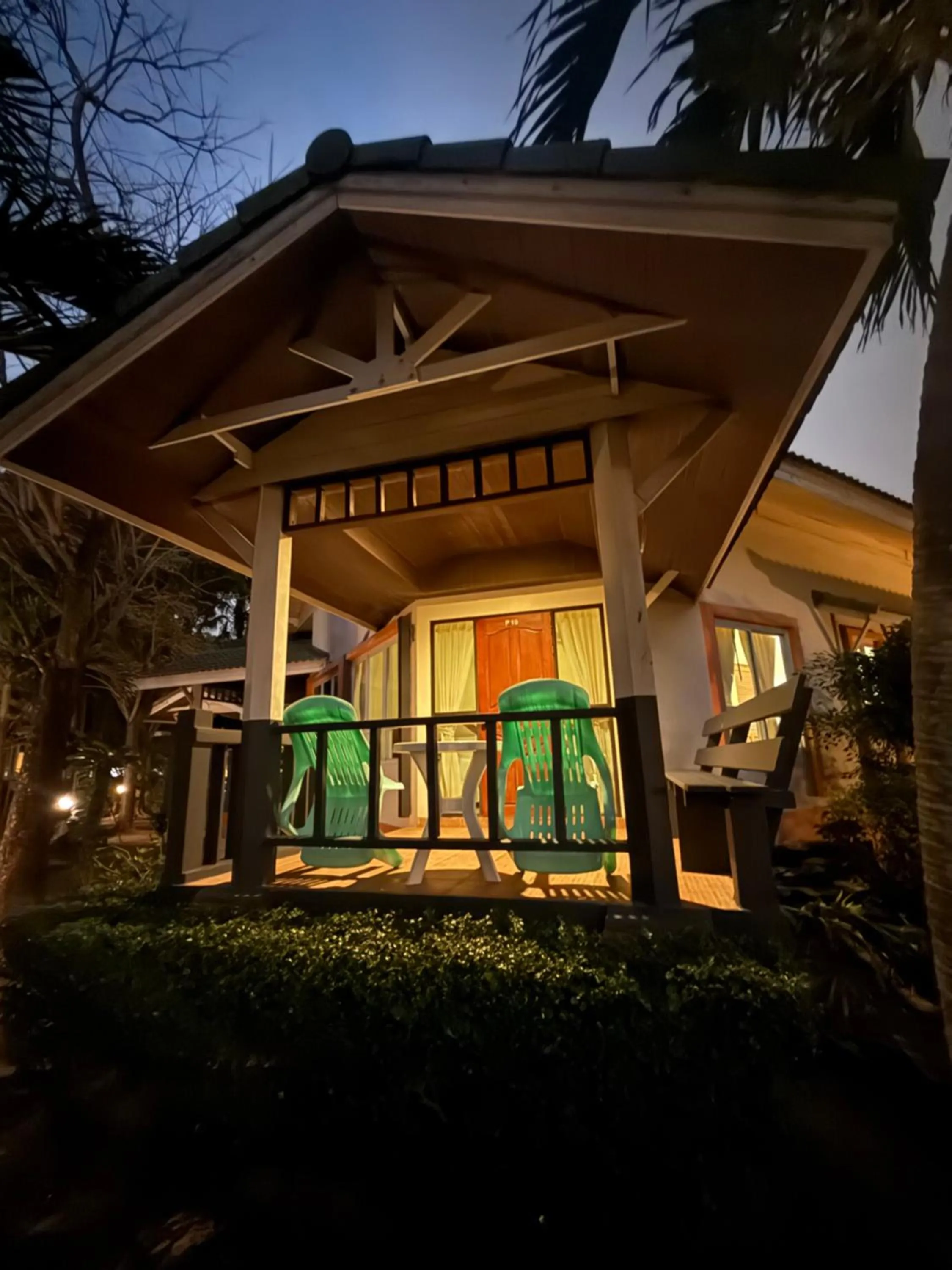 Lanta Palm Beach Resort , Beach Bungalow - Koh Lanta