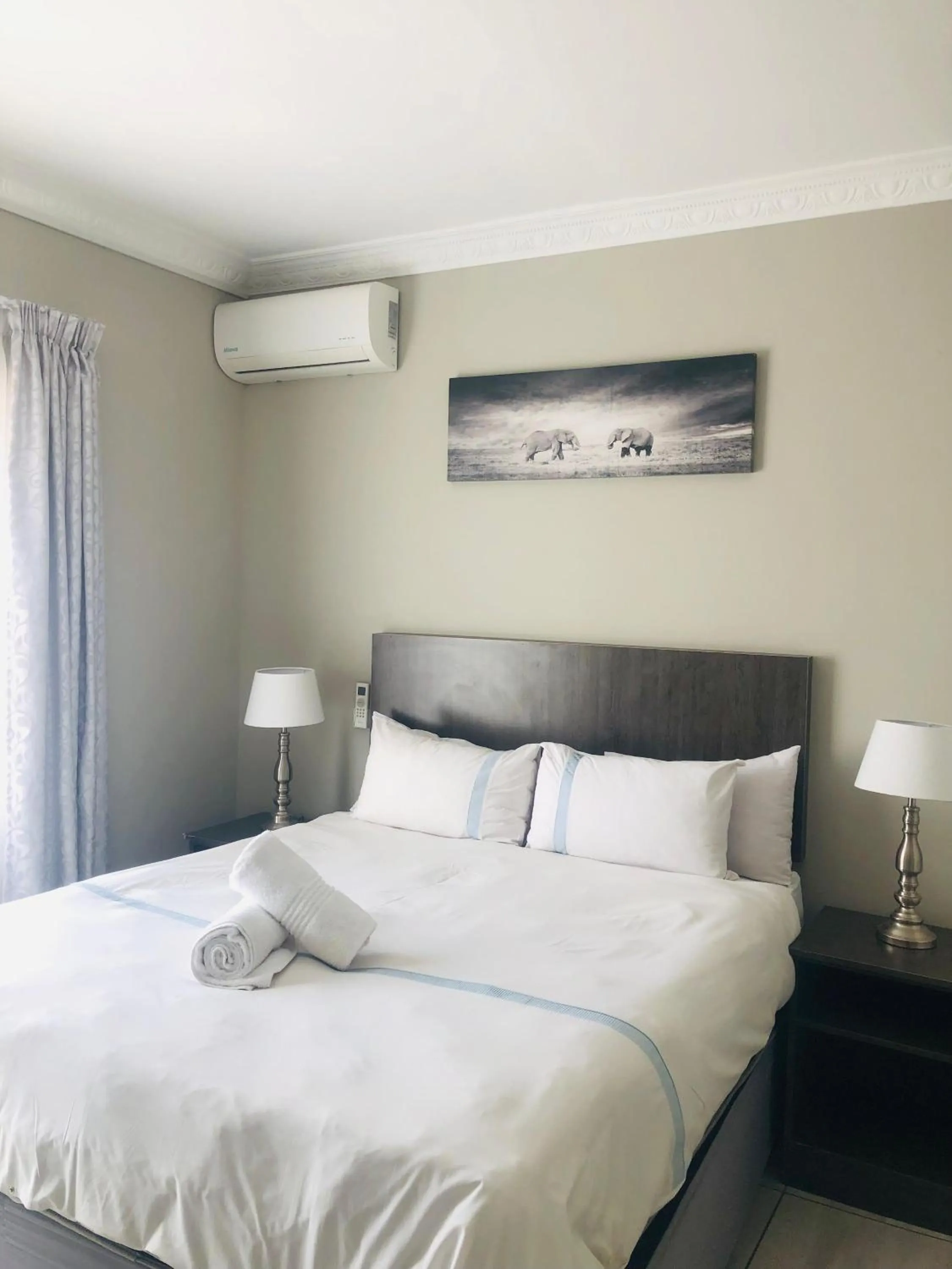 Bed in La Bronze Guest Lodge