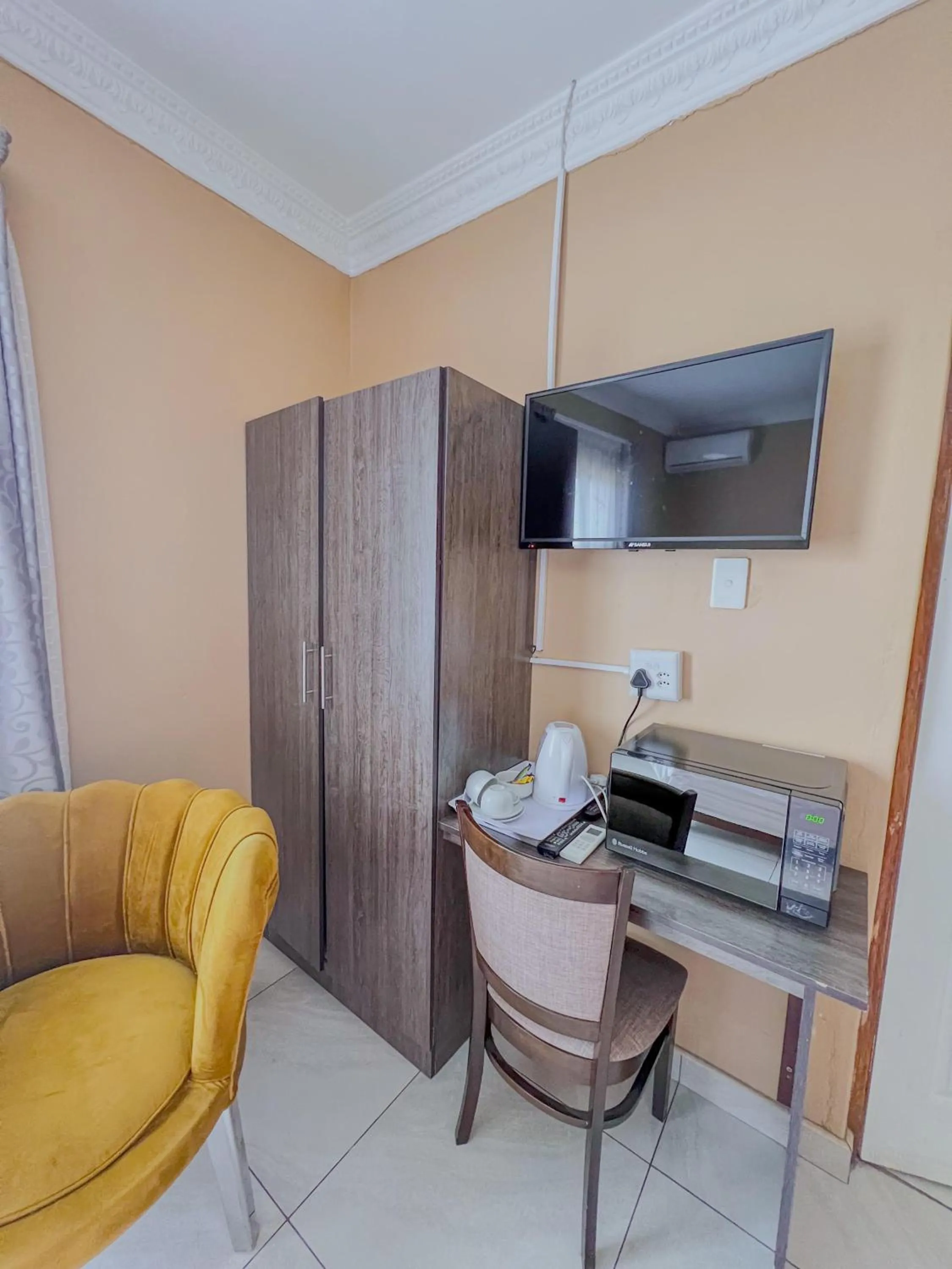 La Bronze Guest Lodge