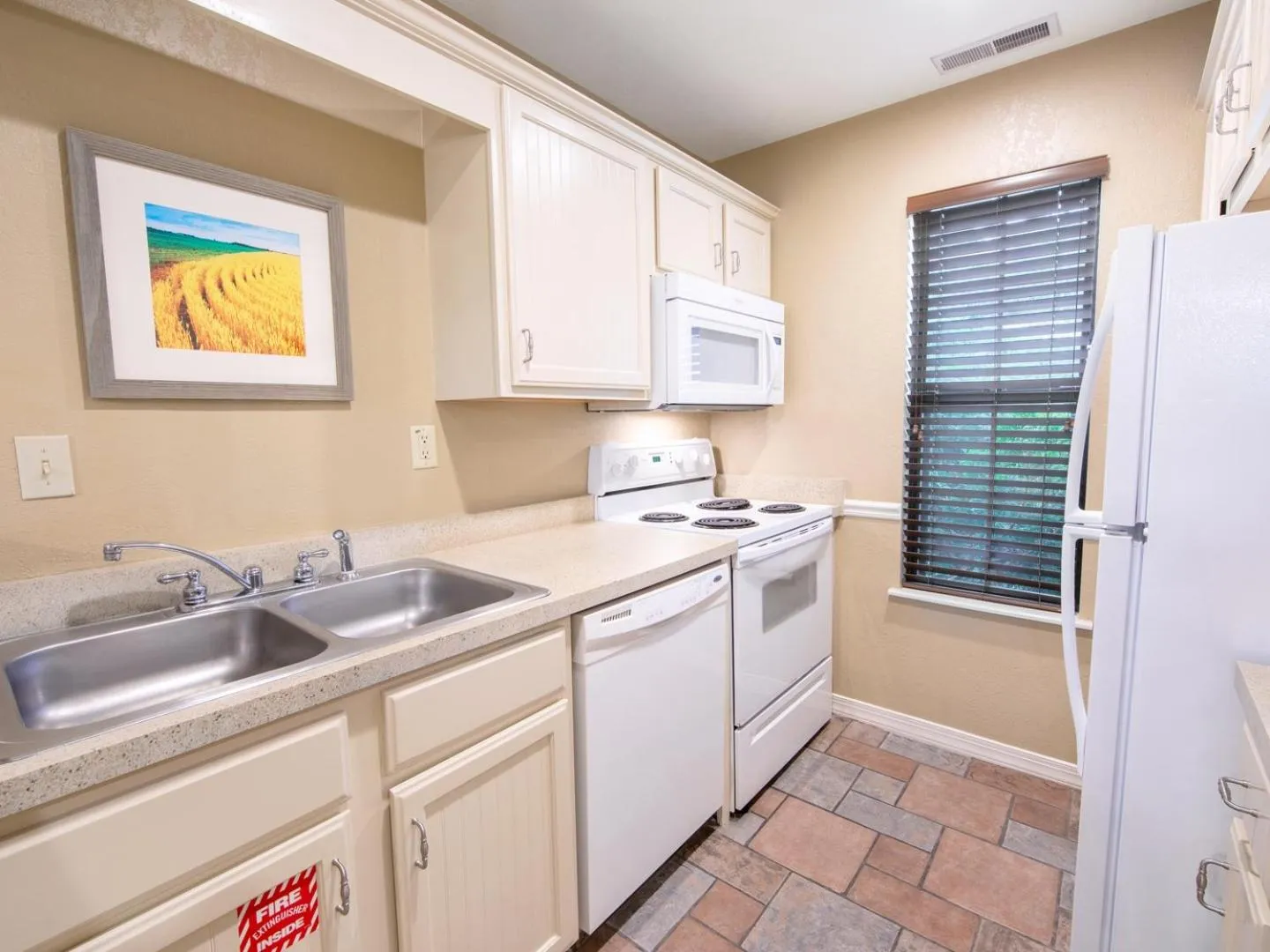 kitchen in Holiday Inn Club Vacations Fox River Resort at Sheridan