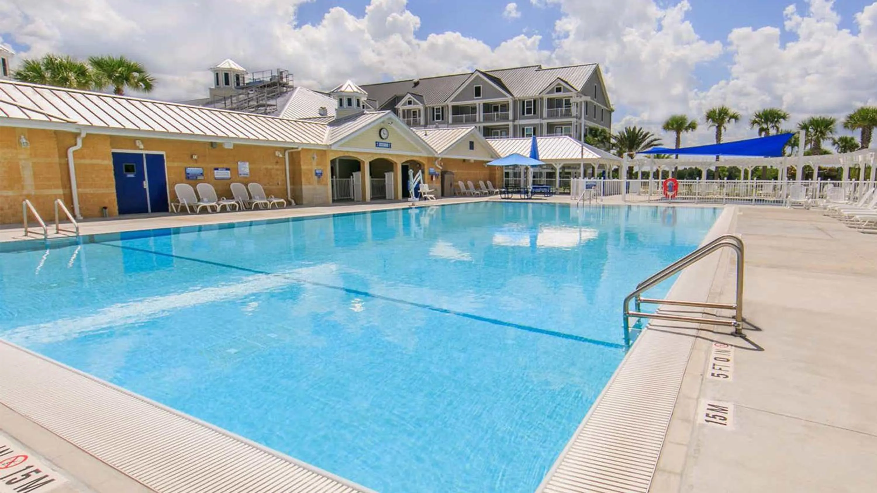 Swimming pool in Holiday Inn Club Vacations - Orlando Breeze Resort