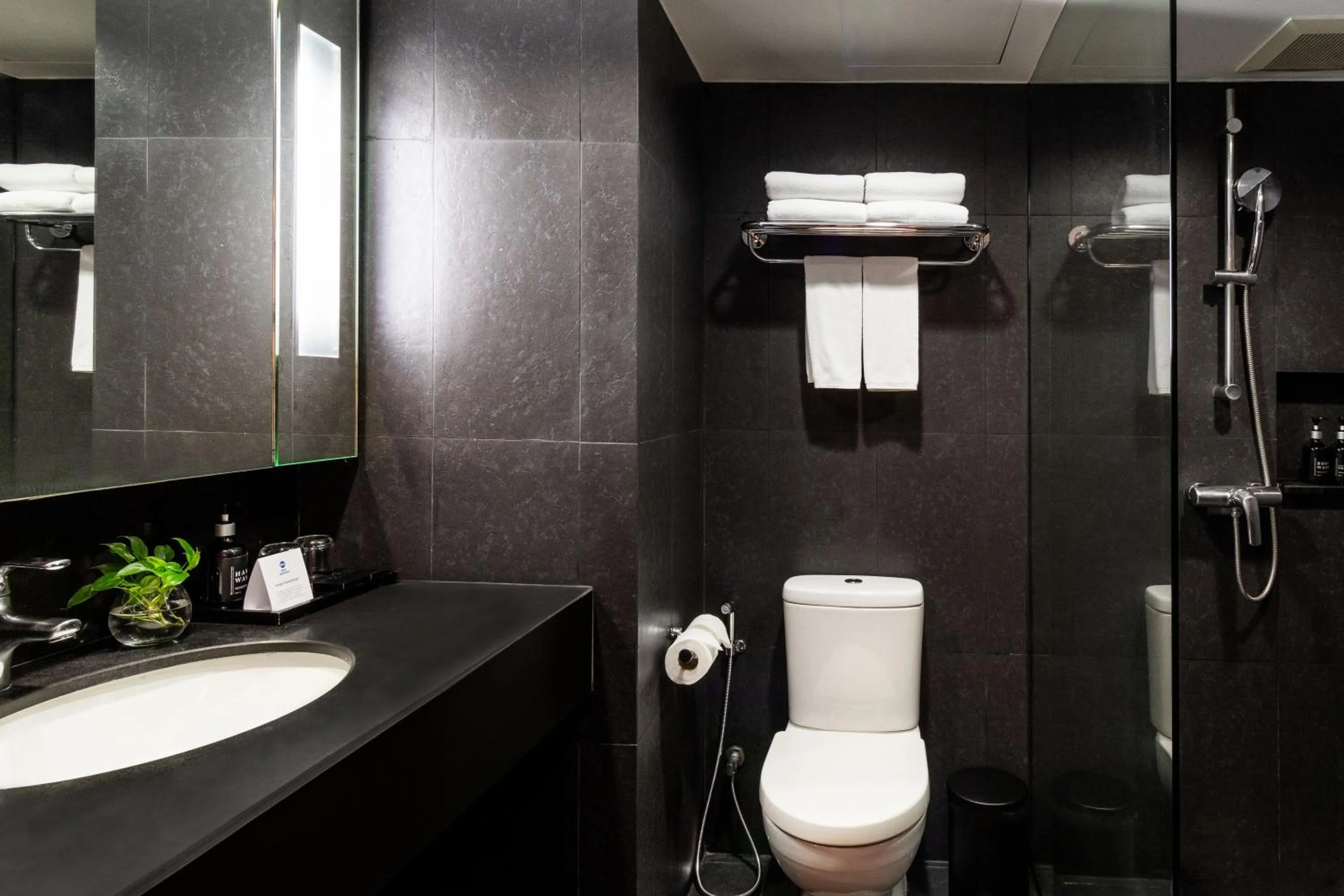 Shower in Best Western Sukhumvit 20