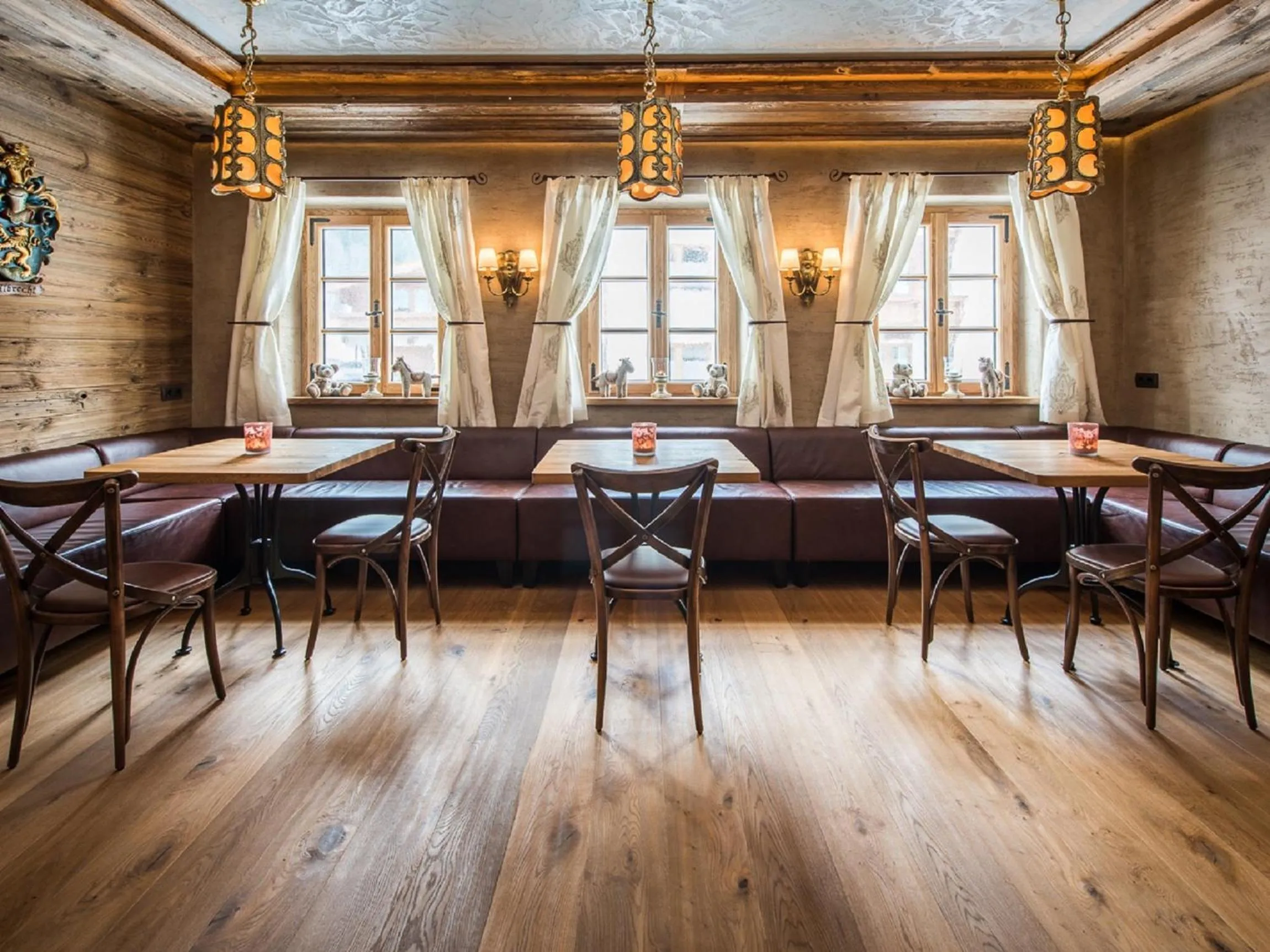 Communal lounge/ TV room in Hotel Alpenrose