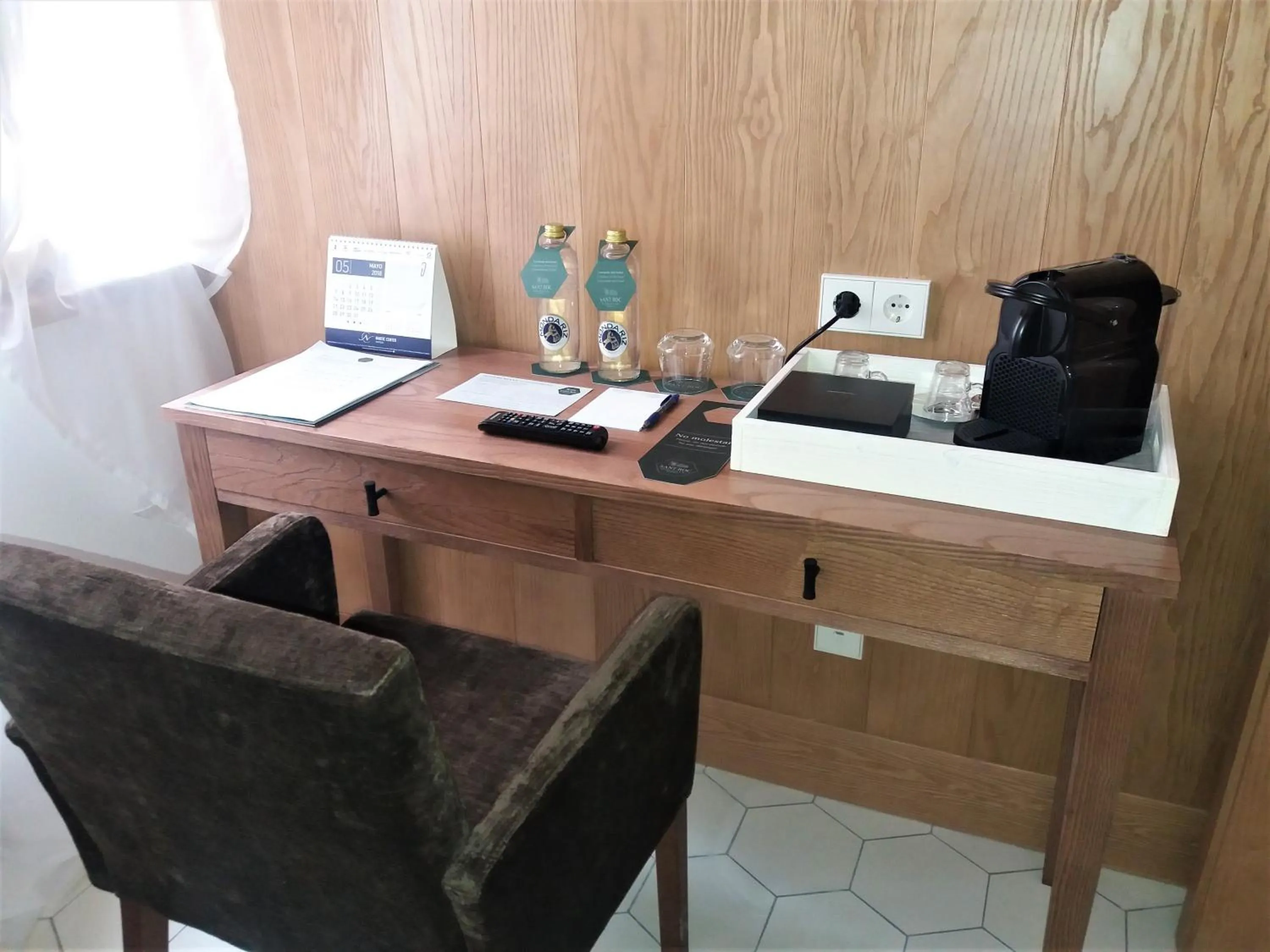 Coffee/tea facilities in Boutique Hotel Sant Roc & Spa