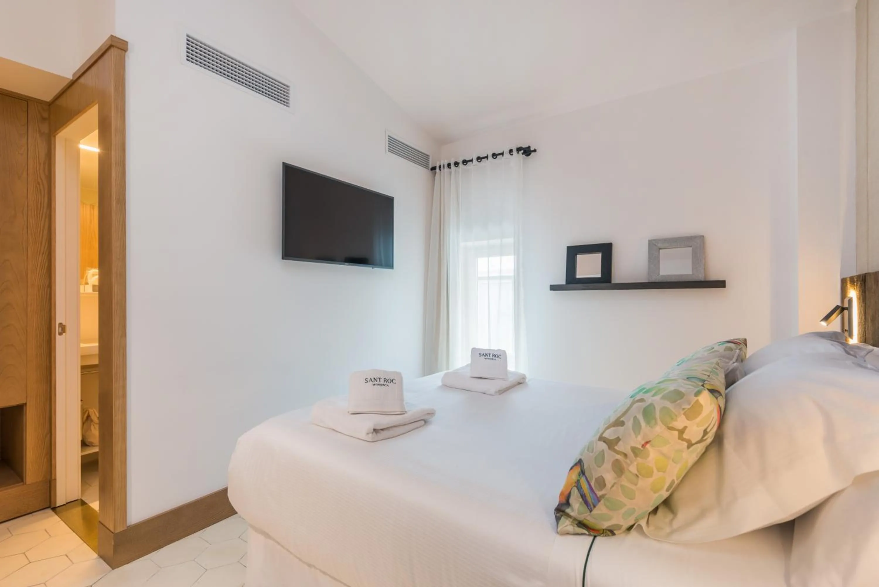 Photo of the whole room, Bed in Boutique Hotel Sant Roc & Spa