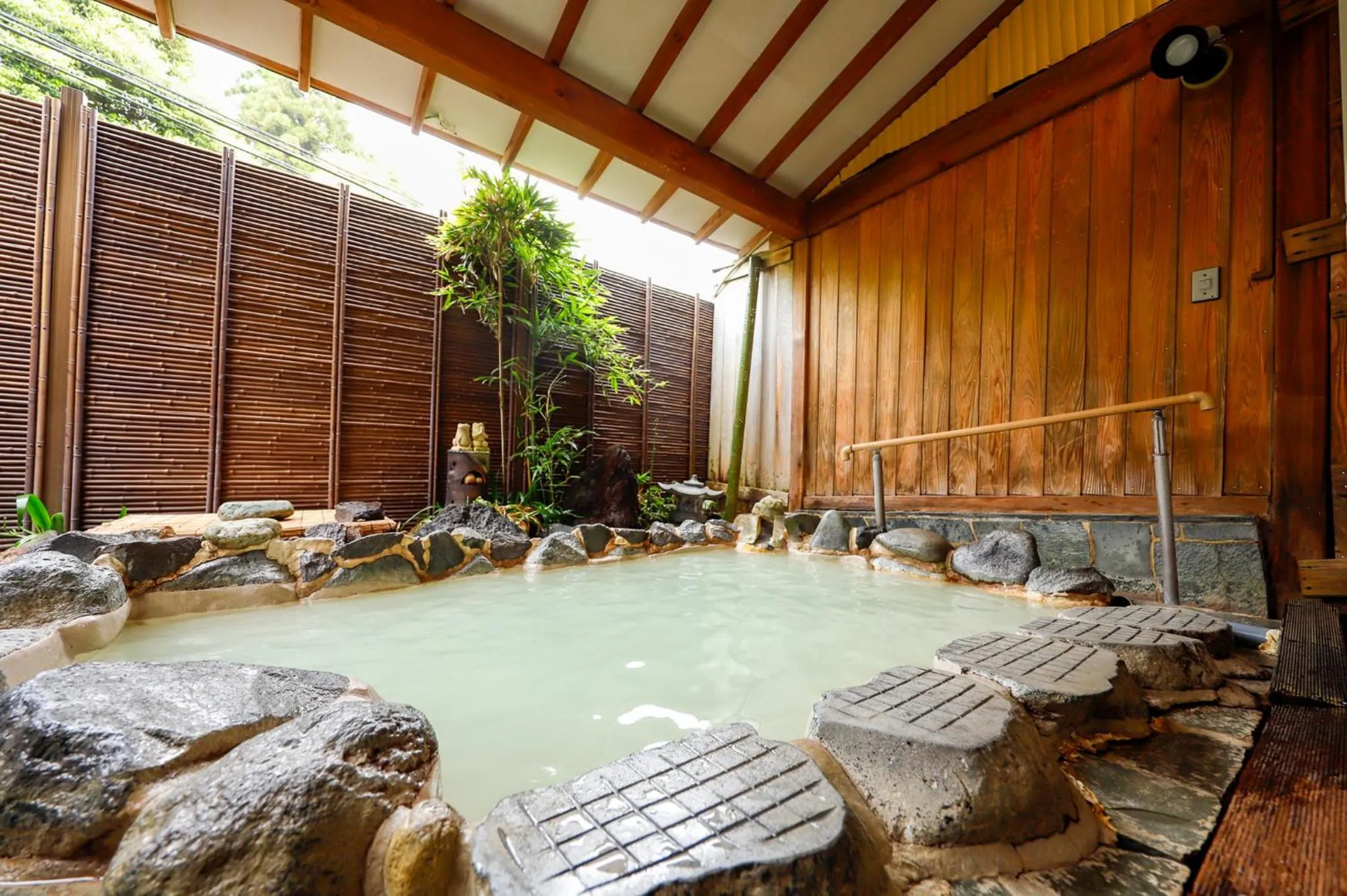 Hot Spring Bath in Ryokan Kiritani Hakoneso