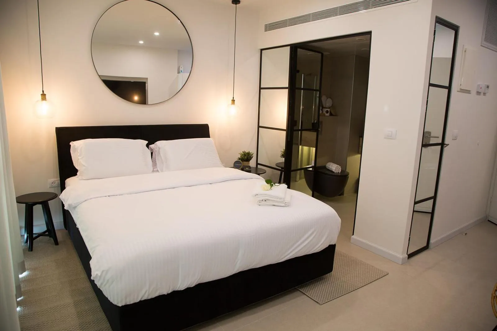 Living room, Bed in Suite Caesar - Neot Golf