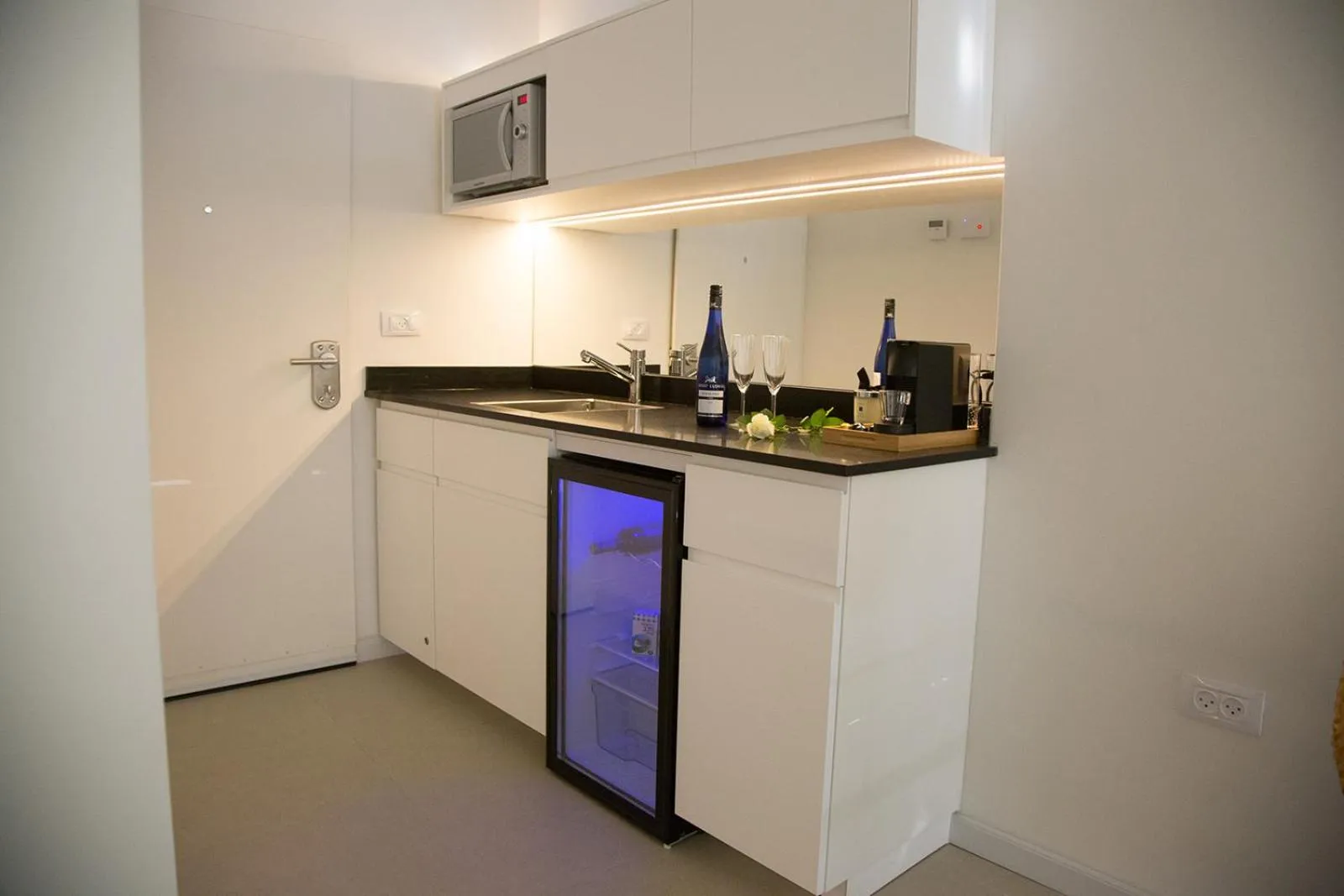 Kitchen or kitchenette in Suite Caesar - Neot Golf