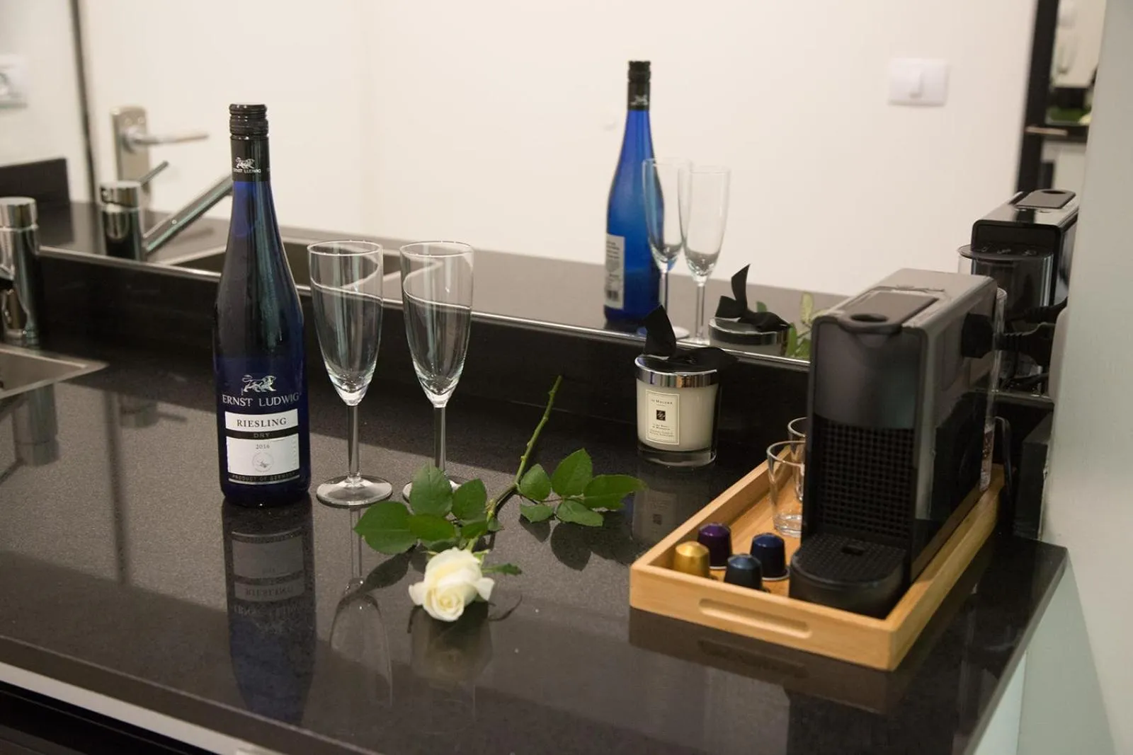 Kitchen or kitchenette in Suite Caesar - Neot Golf