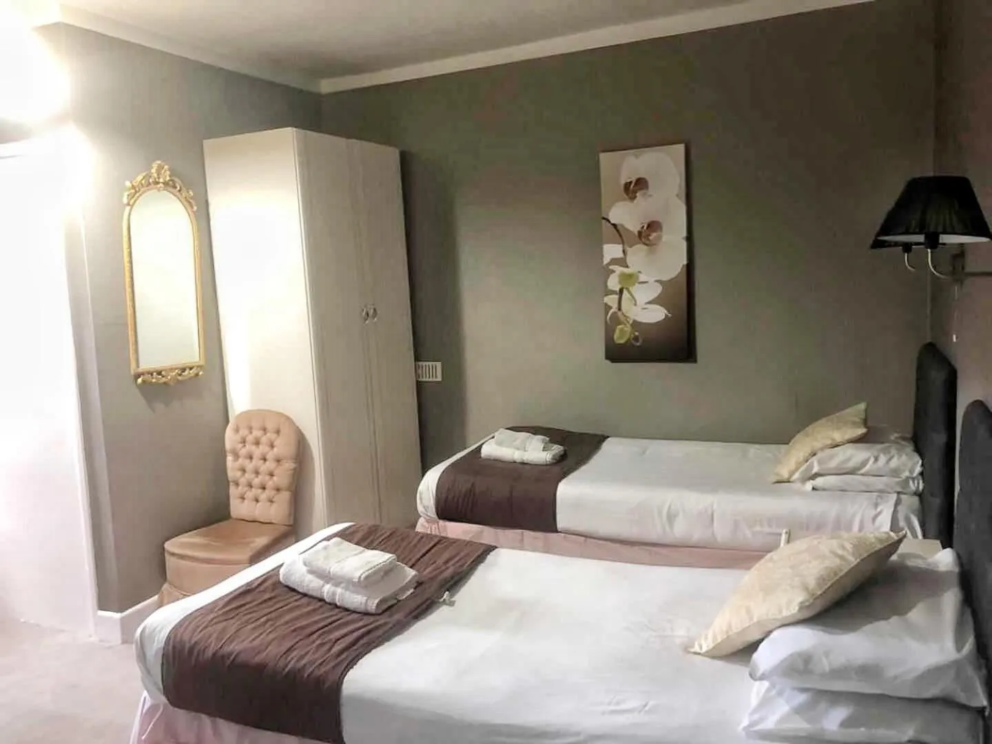 Bed in Kensington Hotel