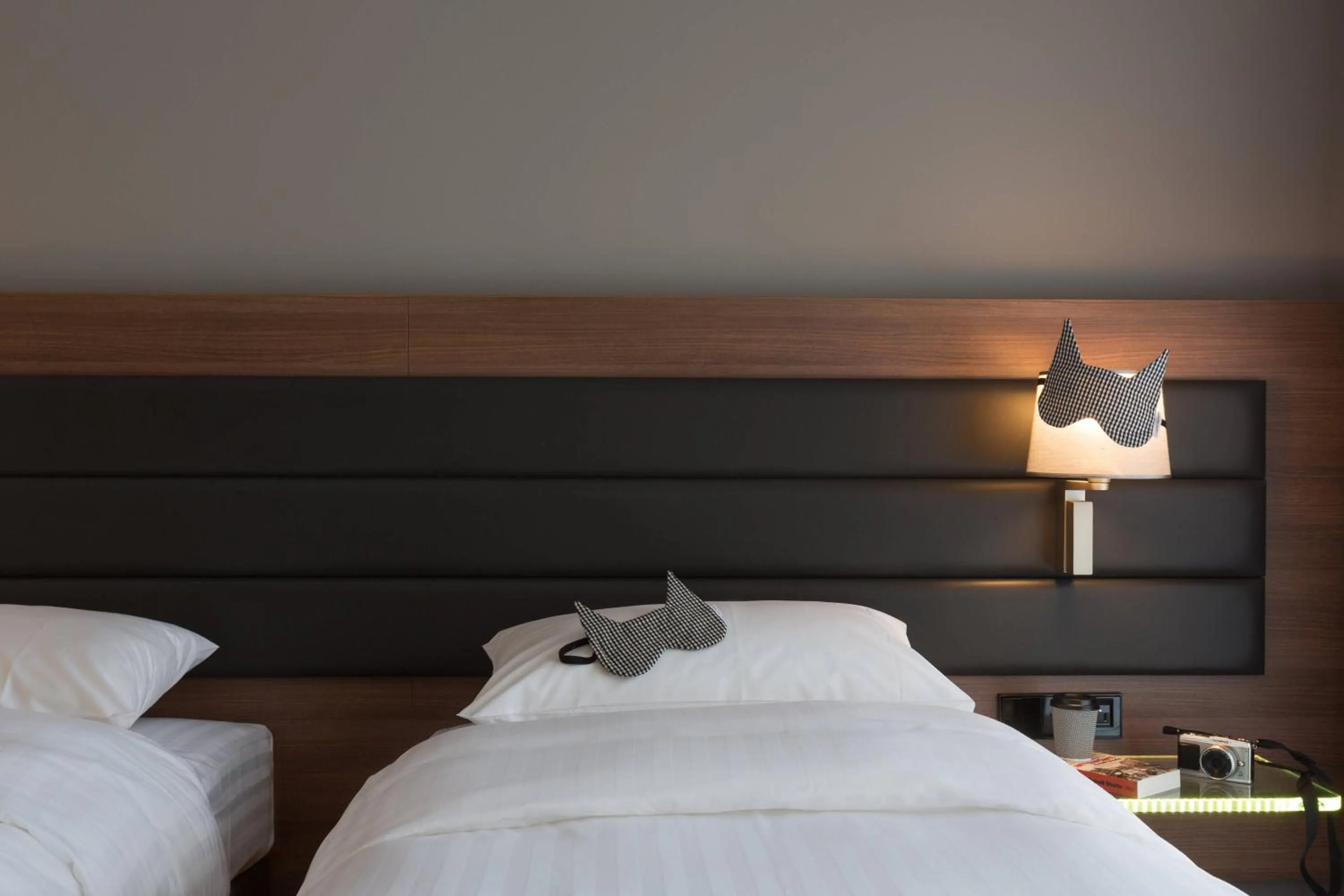 Photo of the whole room, Bed in Moxy Amsterdam Houthavens