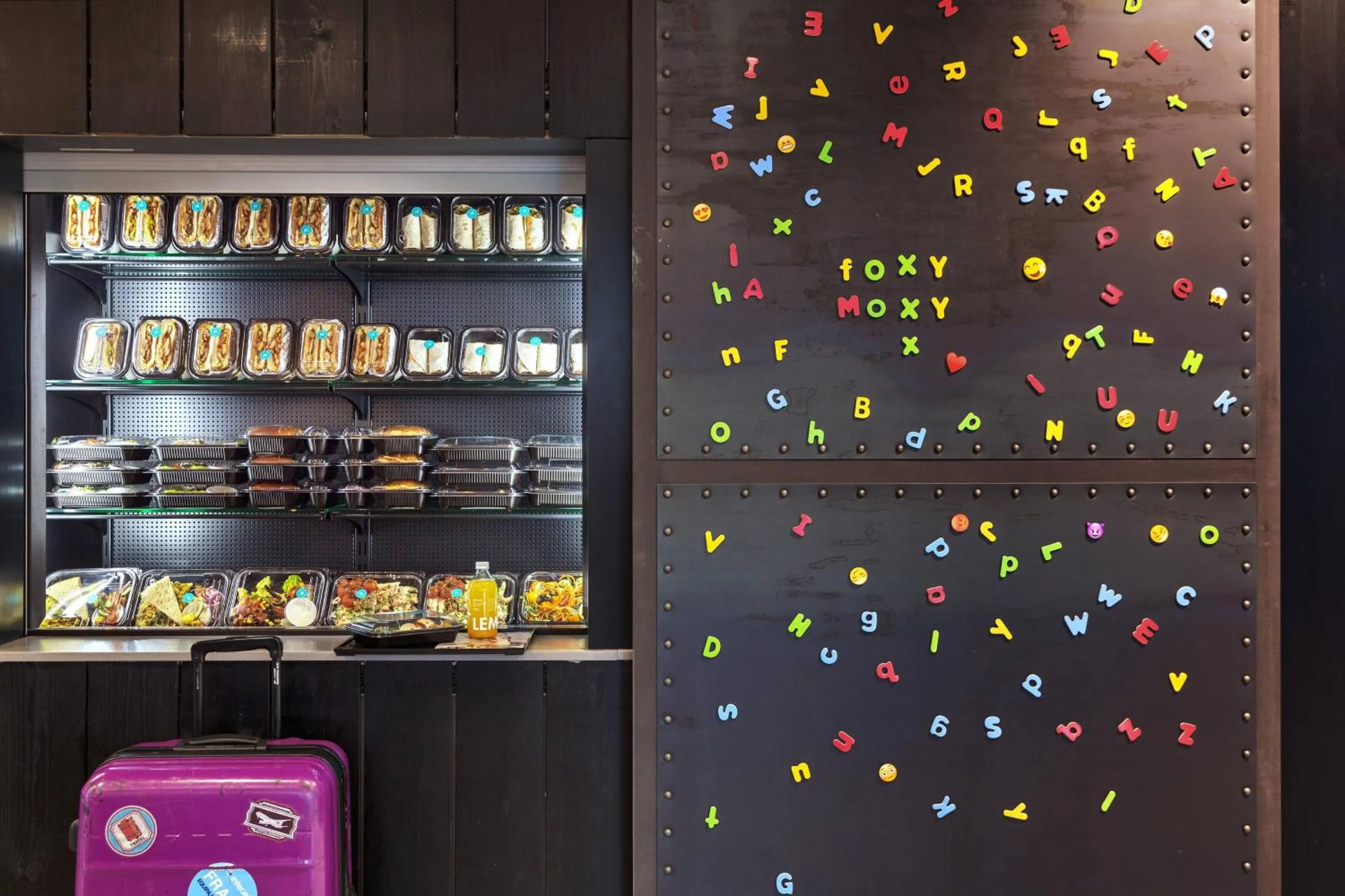 Restaurant/places to eat in Moxy Amsterdam Houthavens