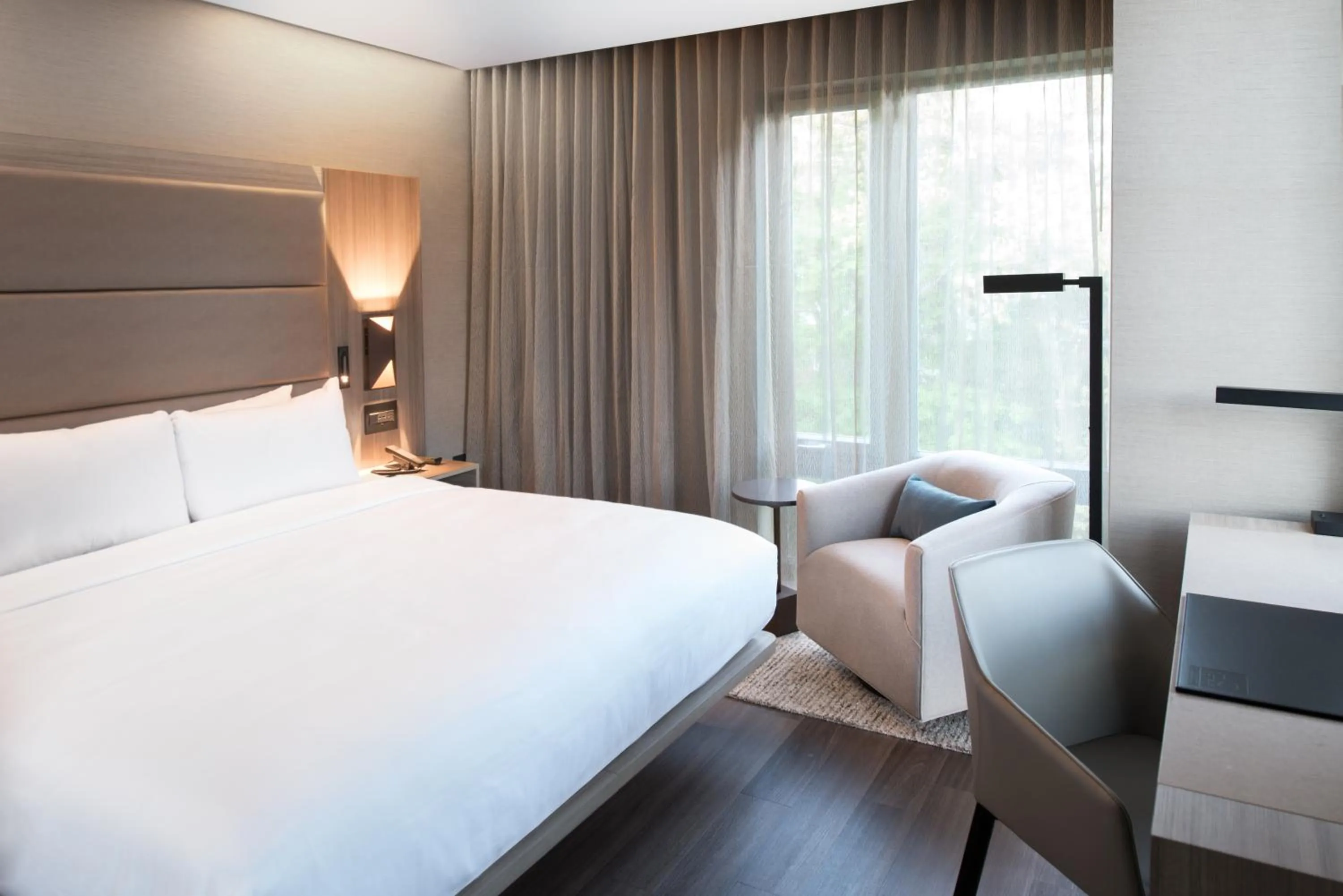 Bedroom, Bed in AC Hotel by Marriott Boston Cleveland Circle