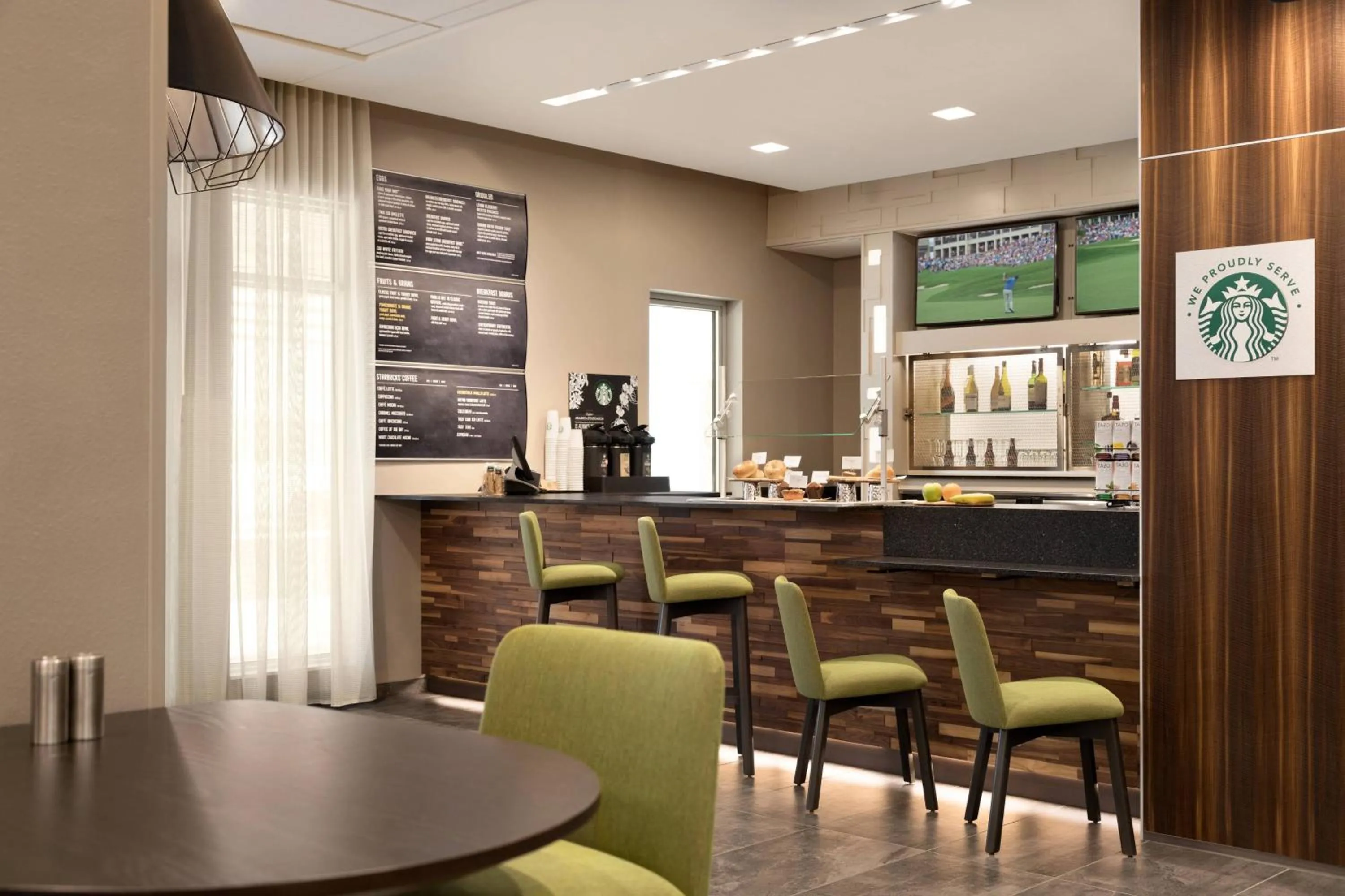 Lounge or bar in Courtyard by Marriott St Paul Woodbury