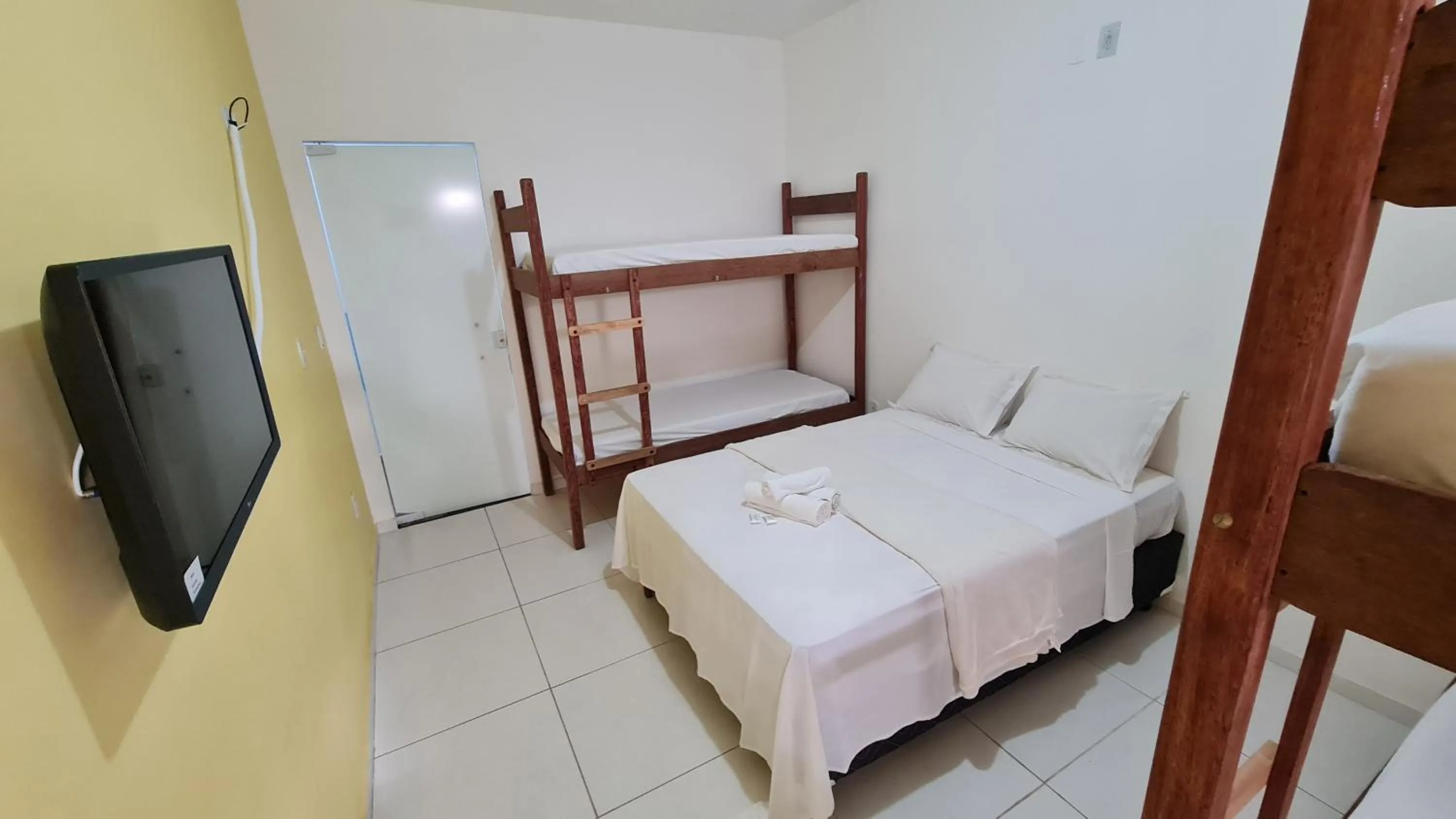 Photo of the whole room, Bed in Xodó do Peró Suítes