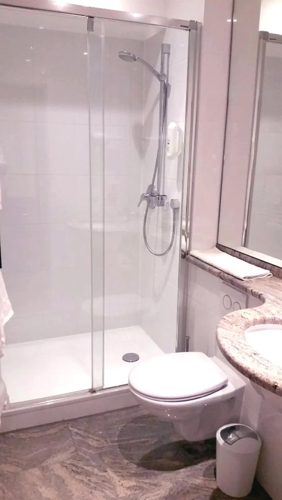 Bathroom in Hotel Burgmeier