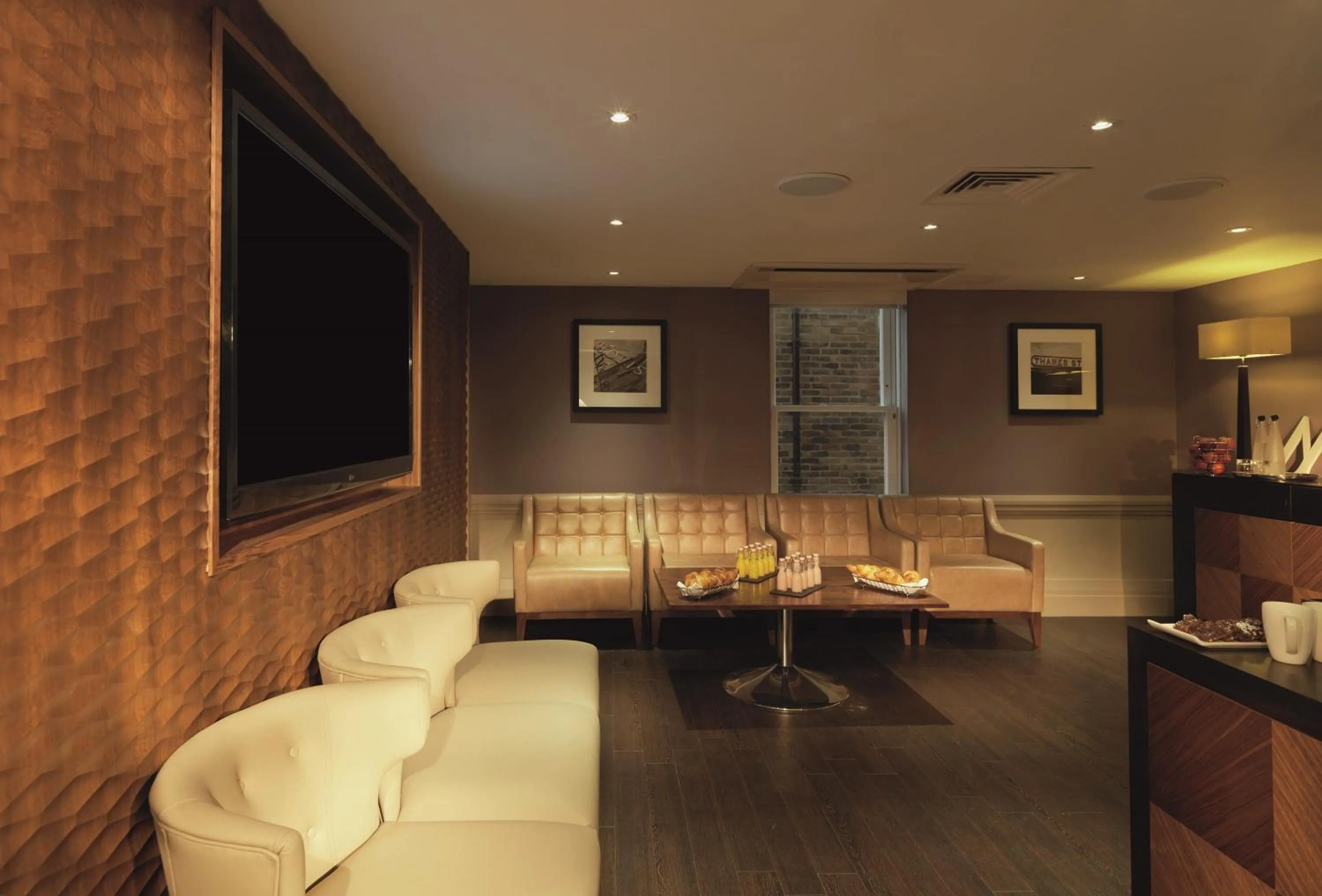 Business facilities in Macdonald Windsor