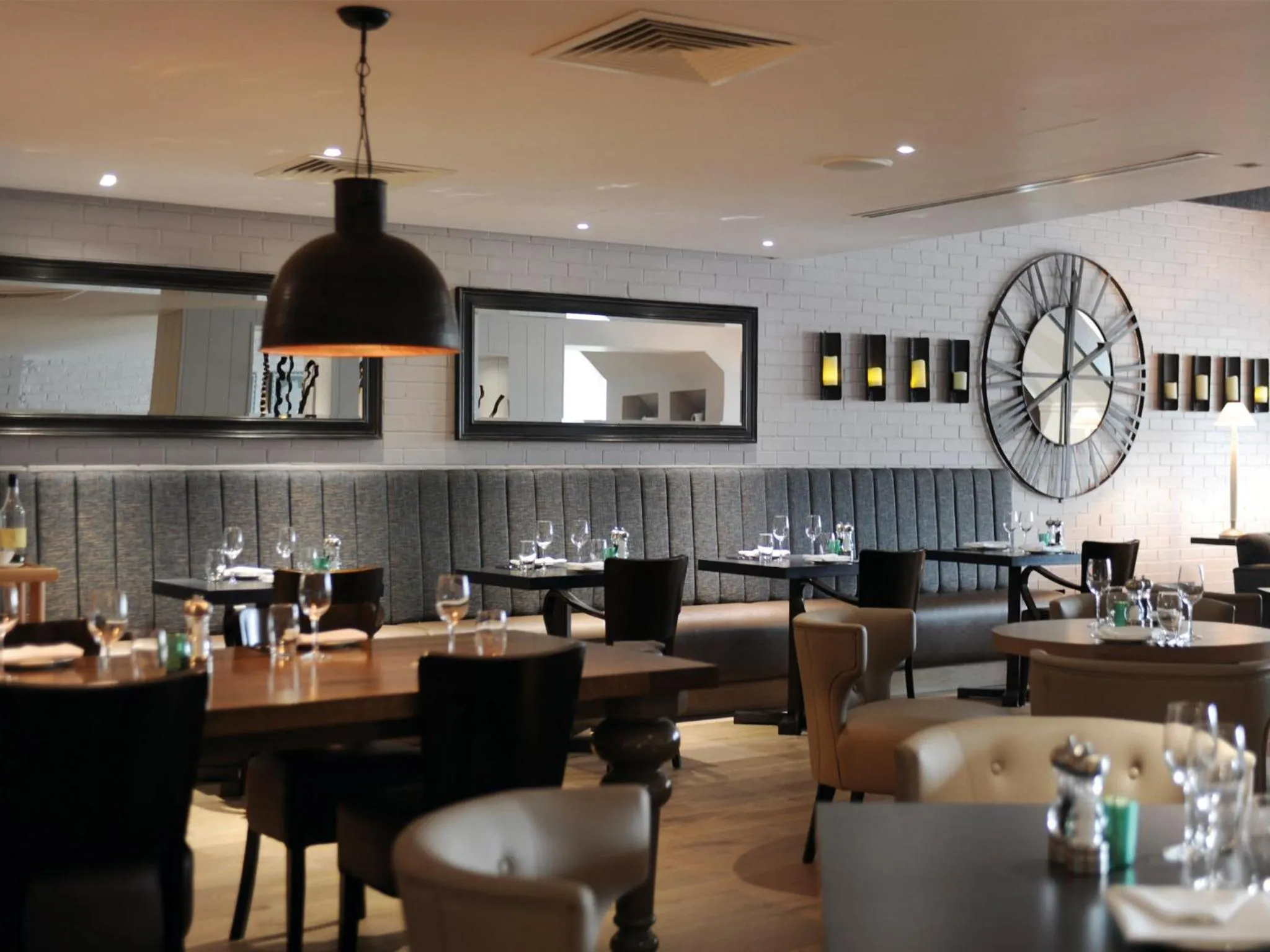 Restaurant/places to eat in Macdonald Windsor