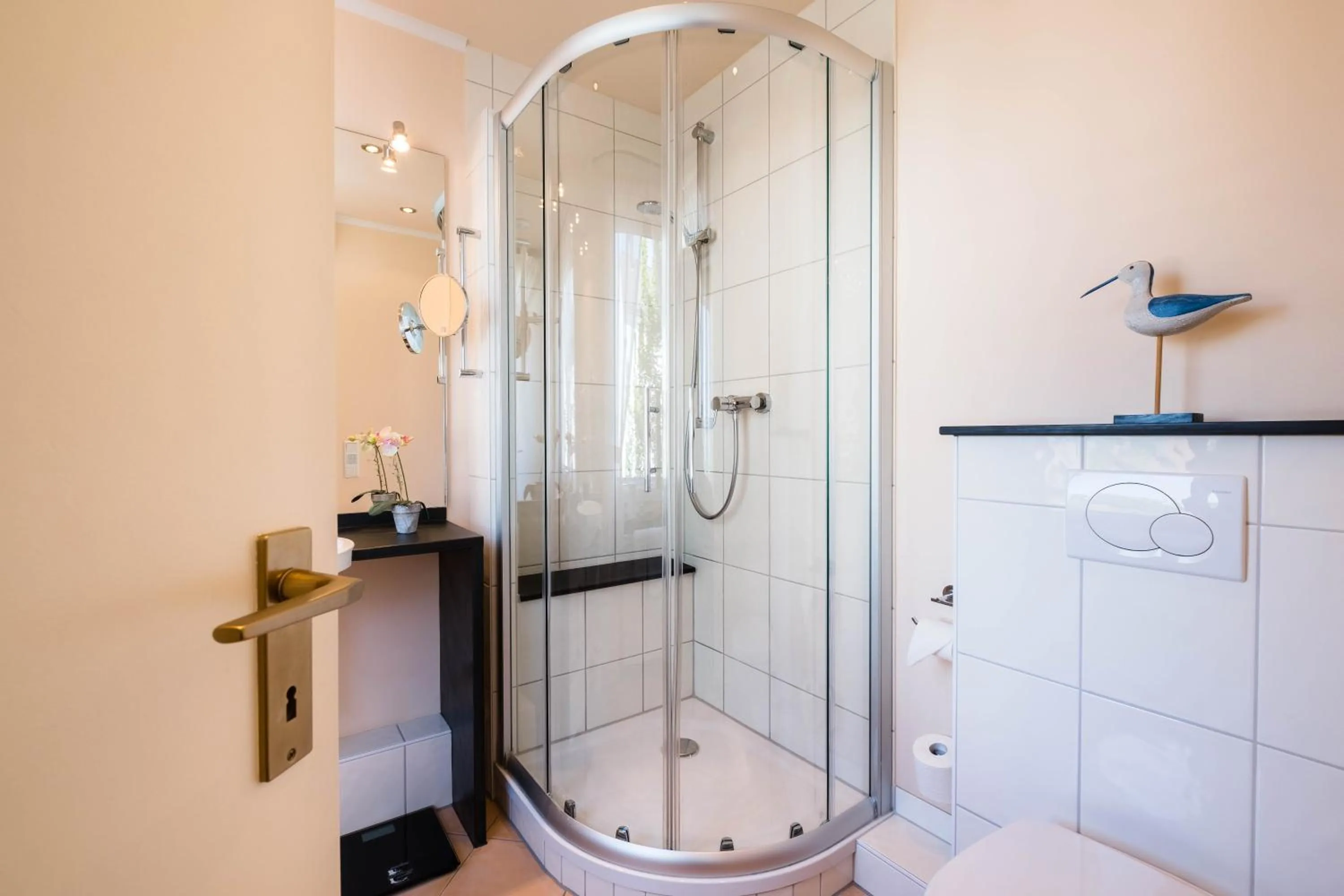 Toilet in Hotel zur Mühle