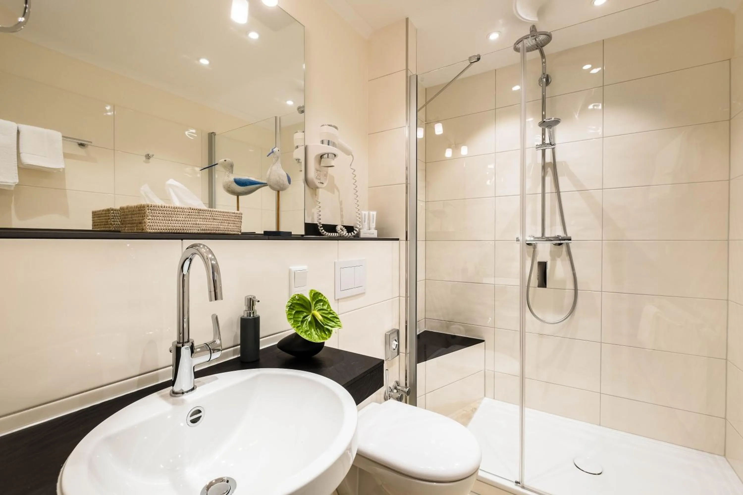 Toilet in Hotel zur Mühle