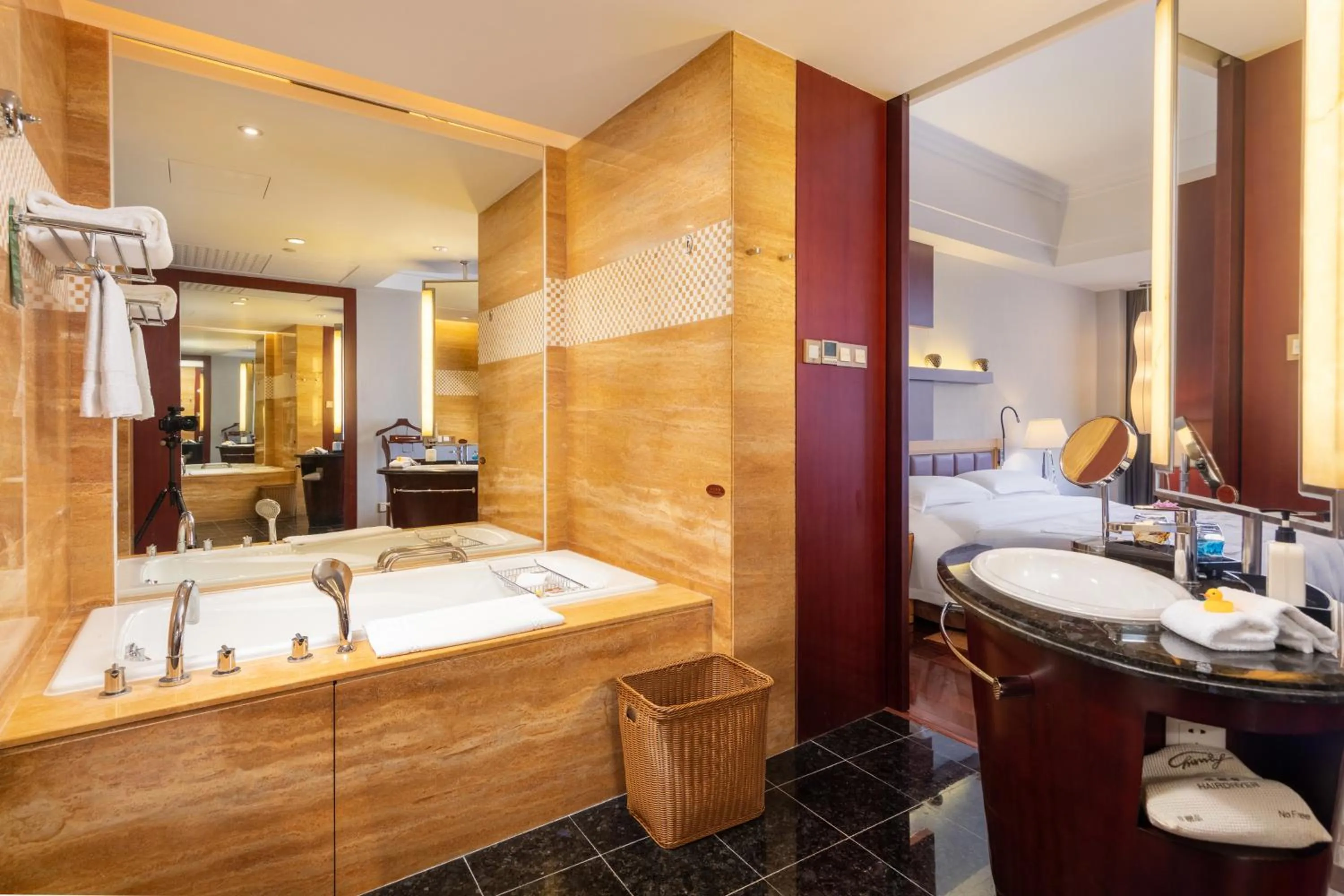 Zhuhai Charming Holiday Hotel