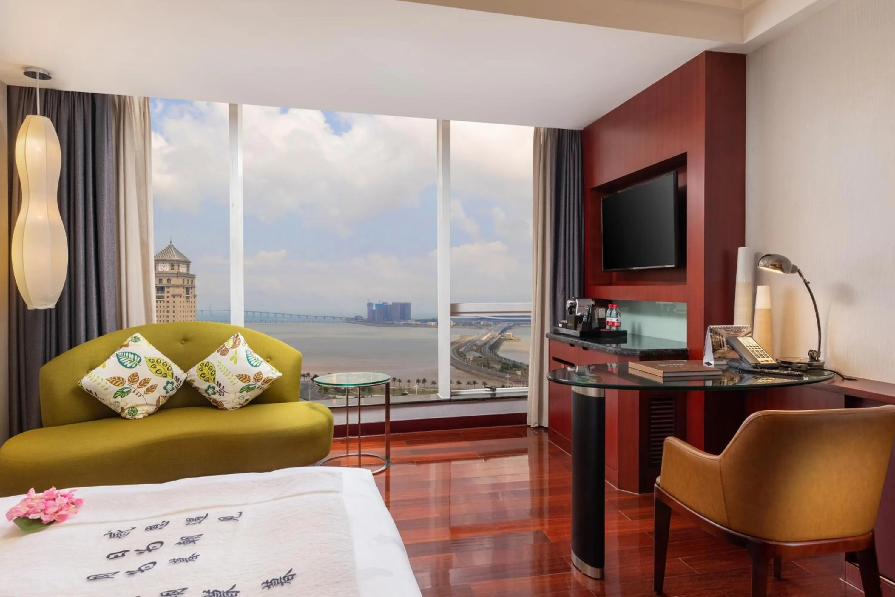 Bed in Zhuhai Charming Holiday Hotel