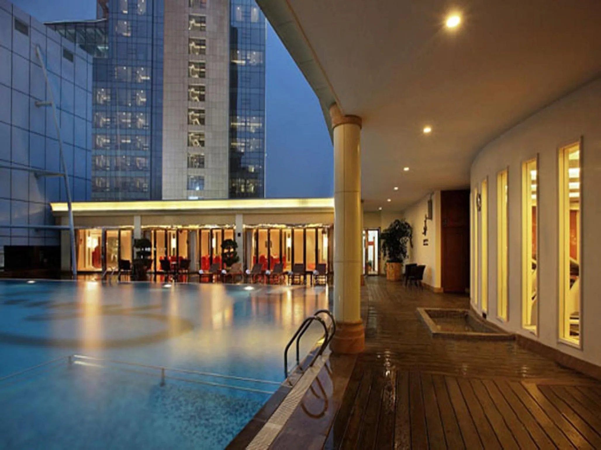 Swimming pool in Zhuhai Charming Holiday Hotel