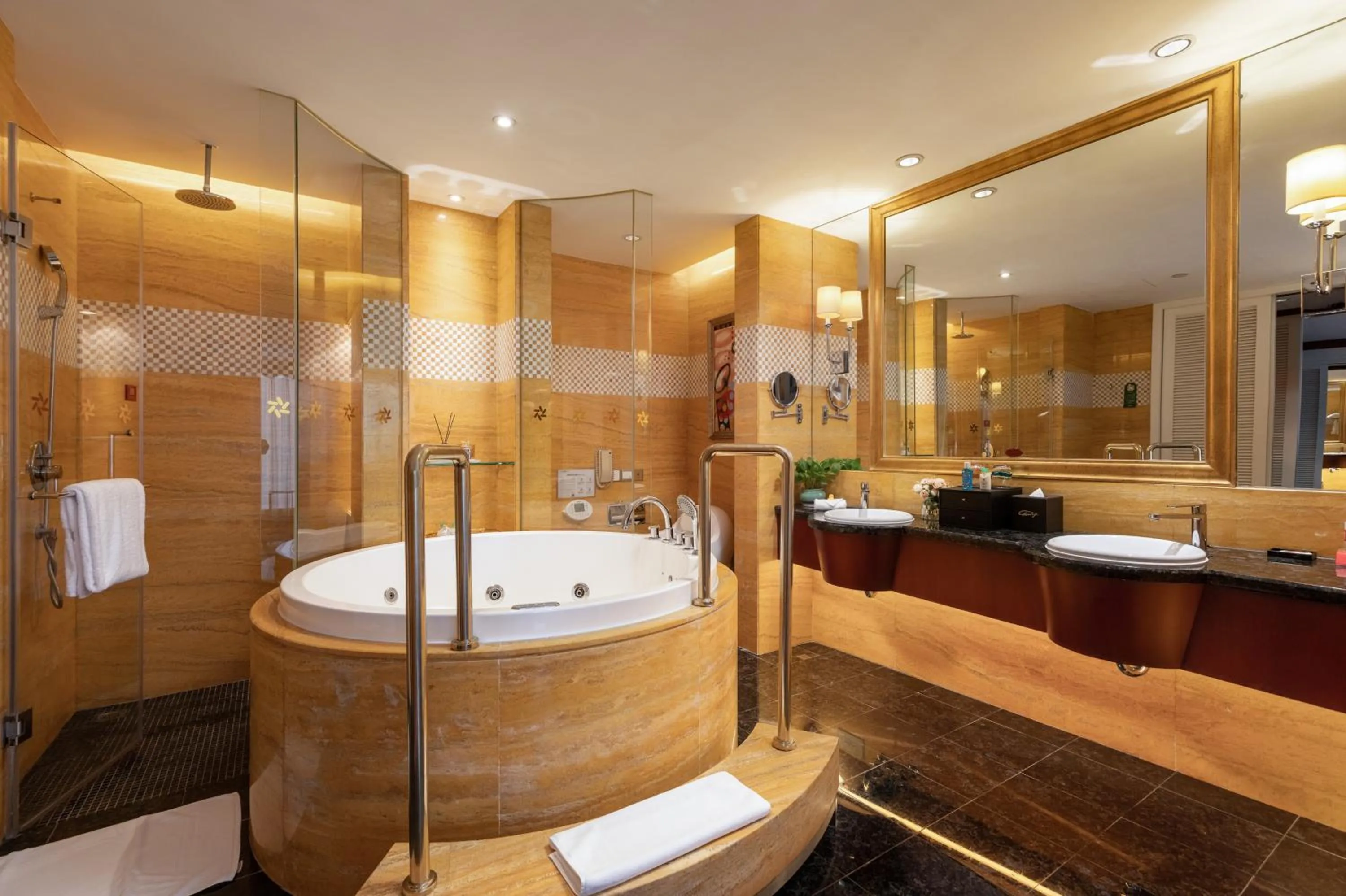 Zhuhai Charming Holiday Hotel