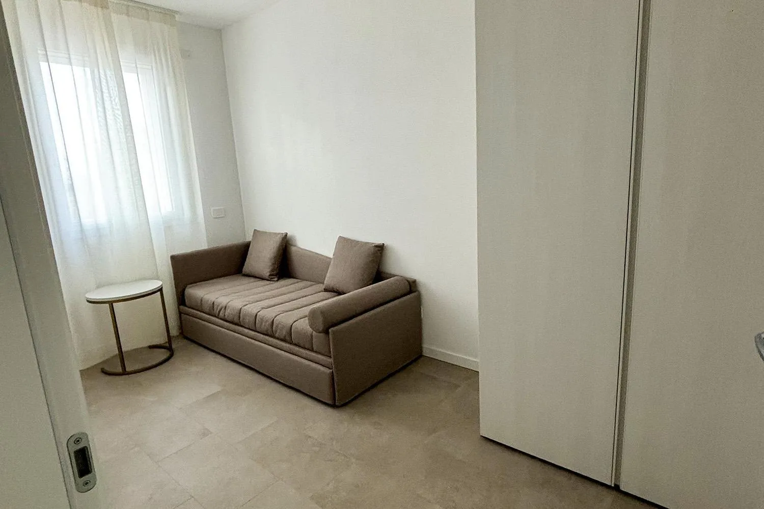 wardrobe in The Green Park Hotel WellnessSpa & Restaurant