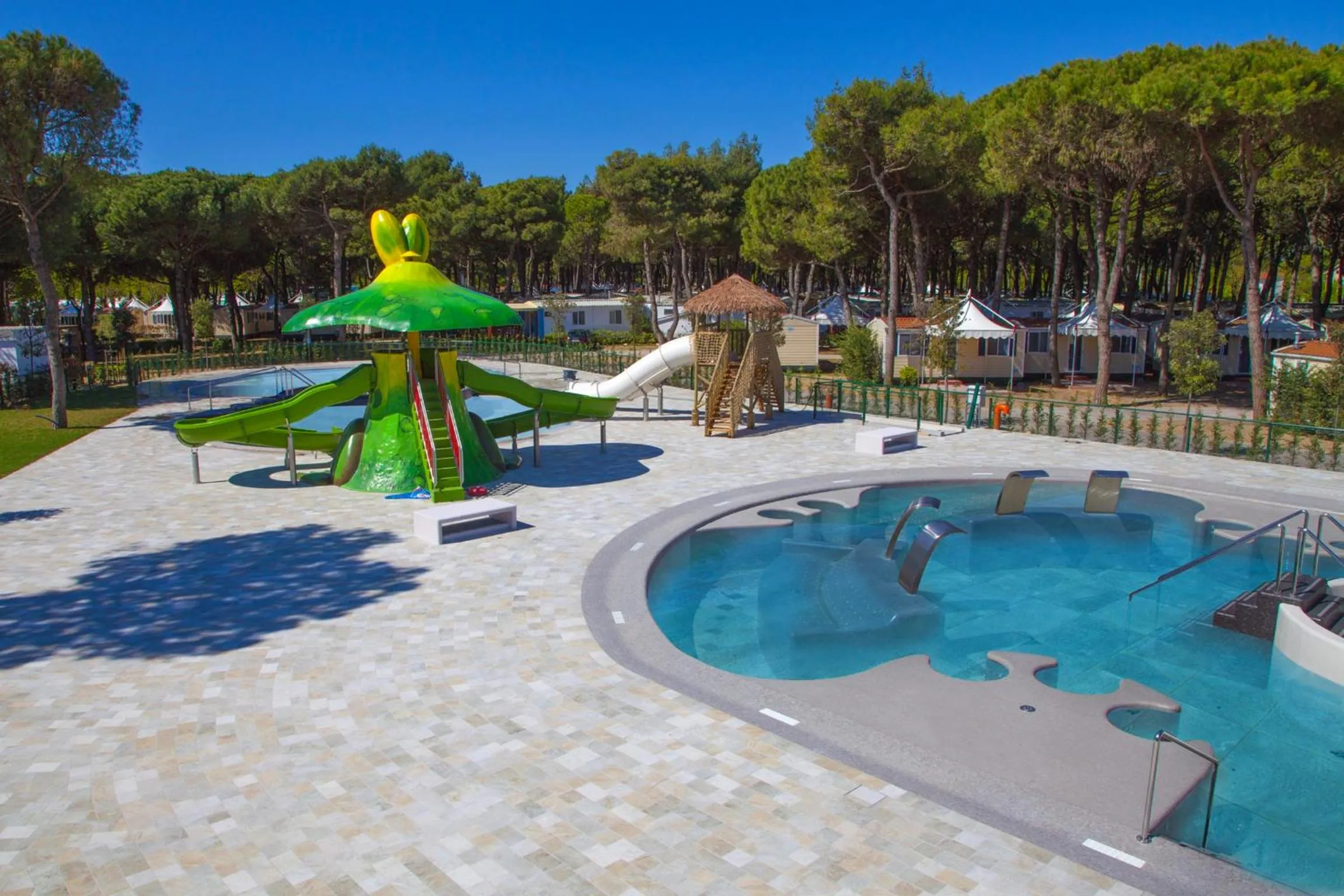 Swimming pool in The Green Park Hotel WellnessSpa & Restaurant