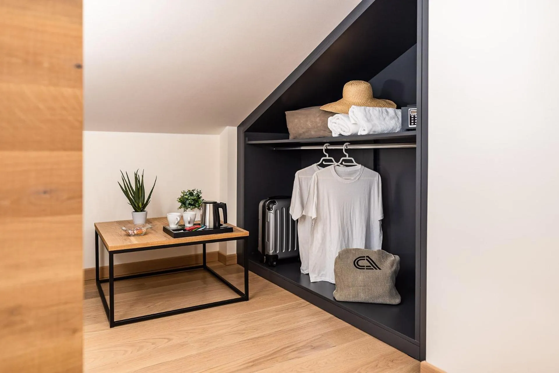 wardrobe in The Green Park Hotel WellnessSpa & Restaurant