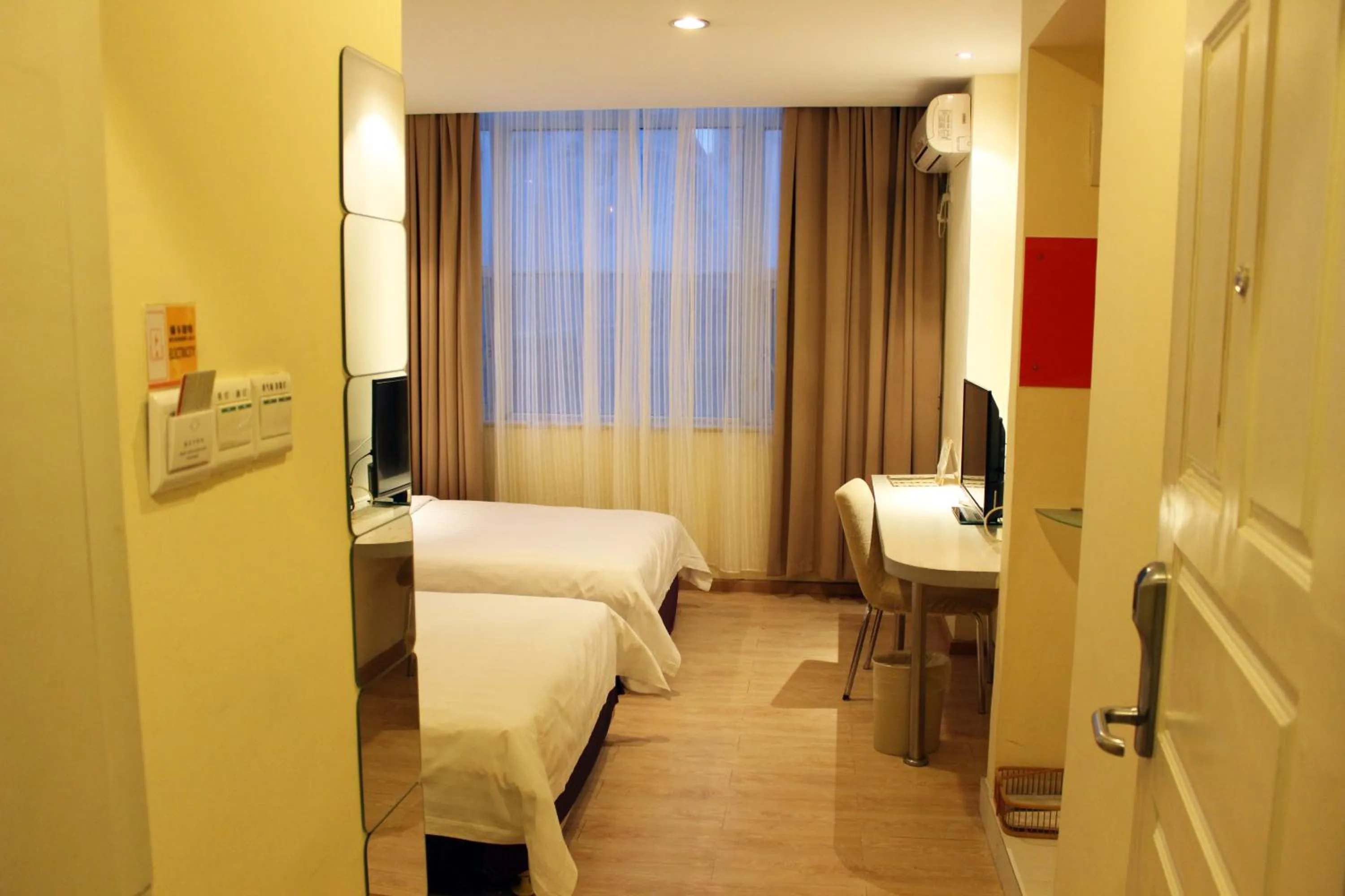 Decorative detail, Bed in Shenzhen Green Oasis Hotel, Baoan