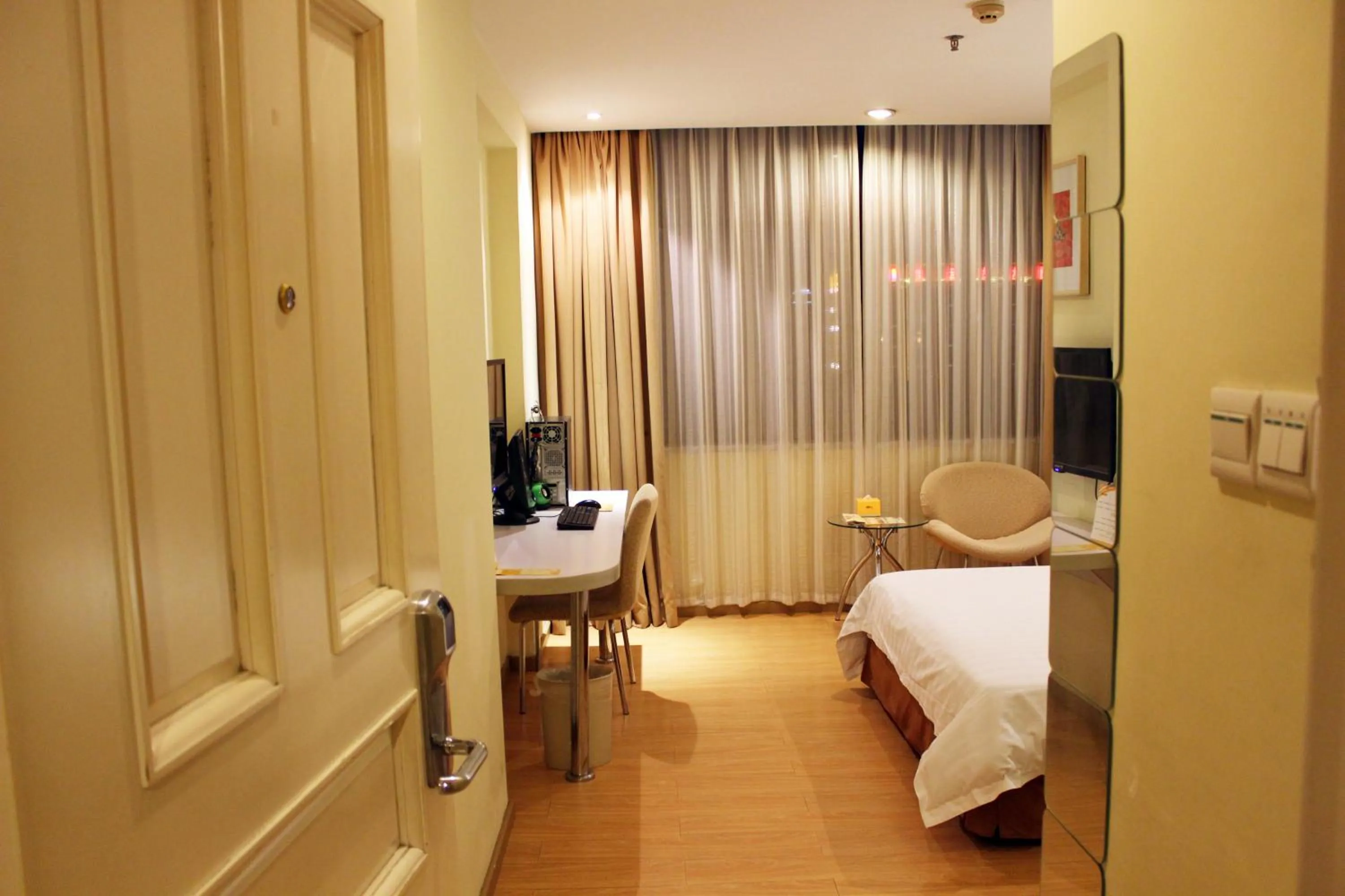 Decorative detail, Bed in Shenzhen Green Oasis Hotel, Baoan