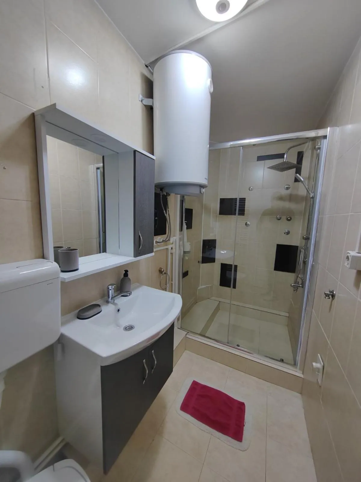 Shower in Bed and Breakfast Majesty