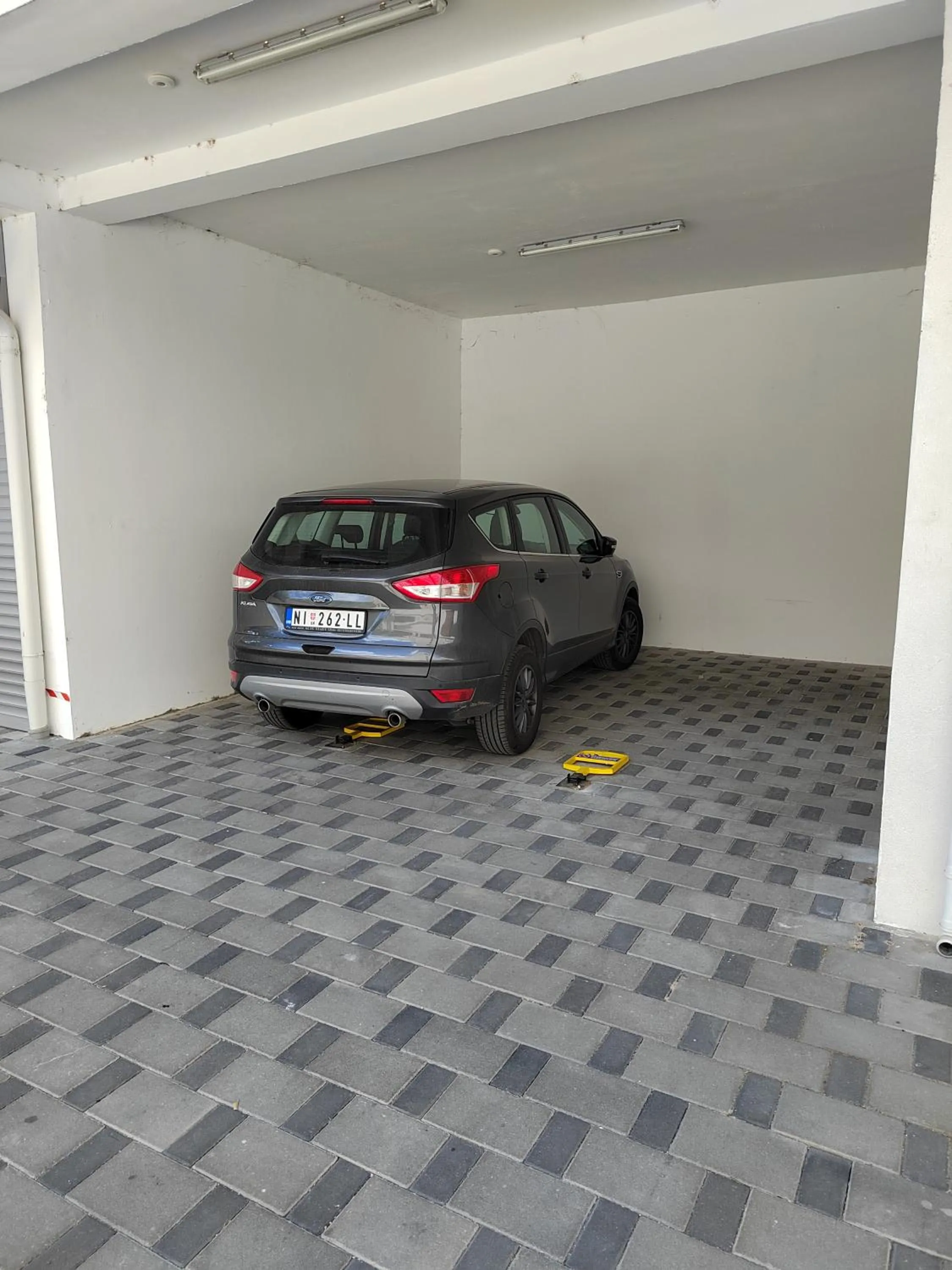 Parking in Bed and Breakfast Majesty