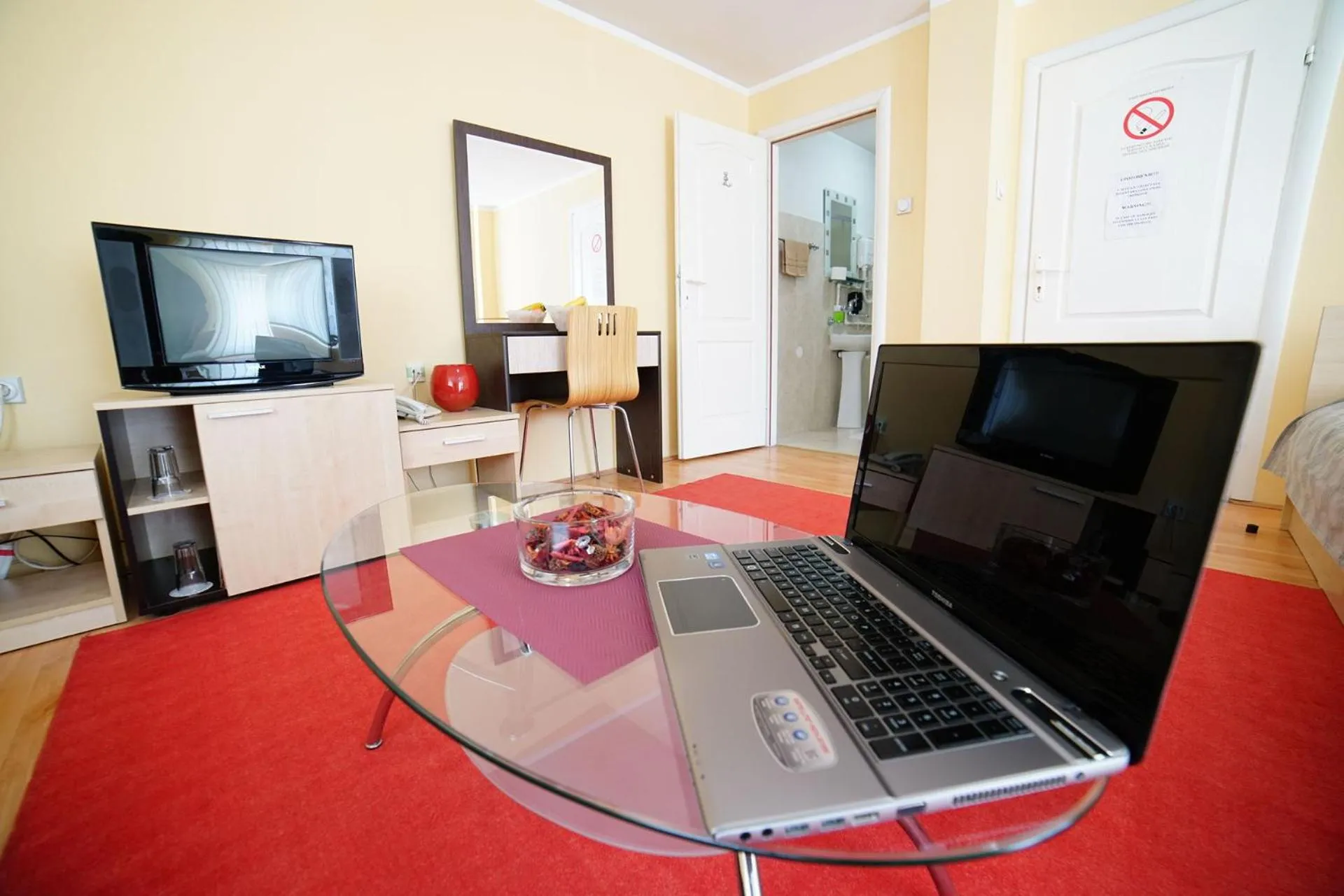 Communal lounge/ TV room in Bed and Breakfast Majesty