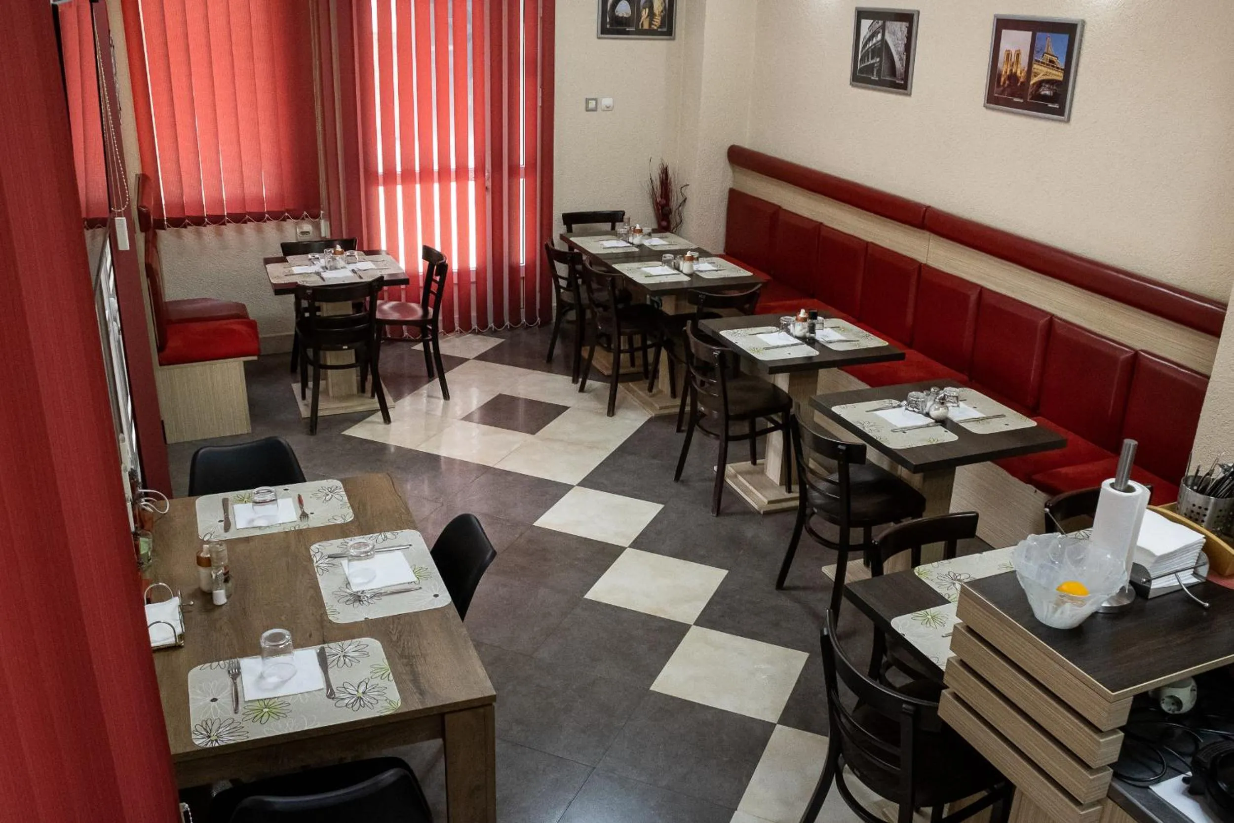 Restaurant/places to eat in Bed and Breakfast Majesty