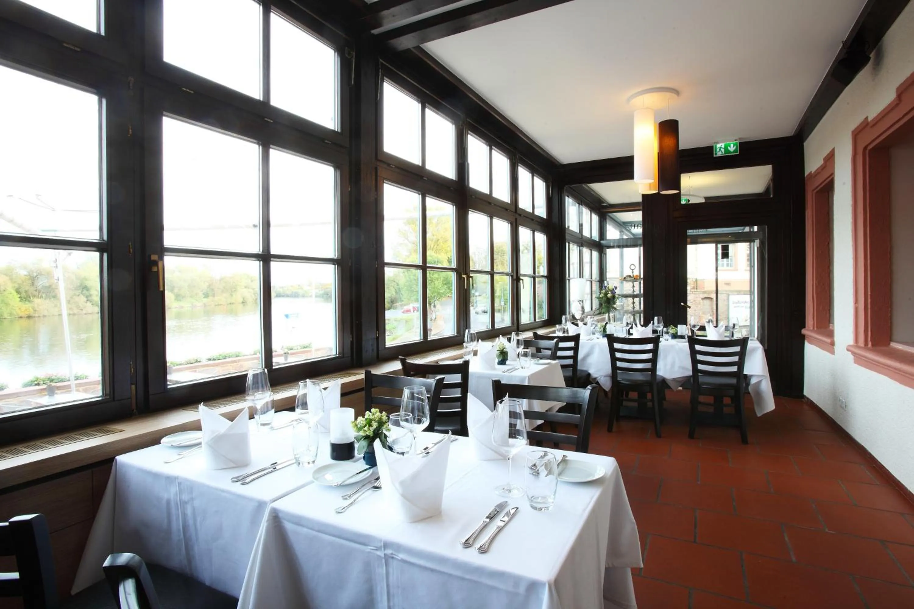 Restaurant/places to eat in Hotel MainChateau