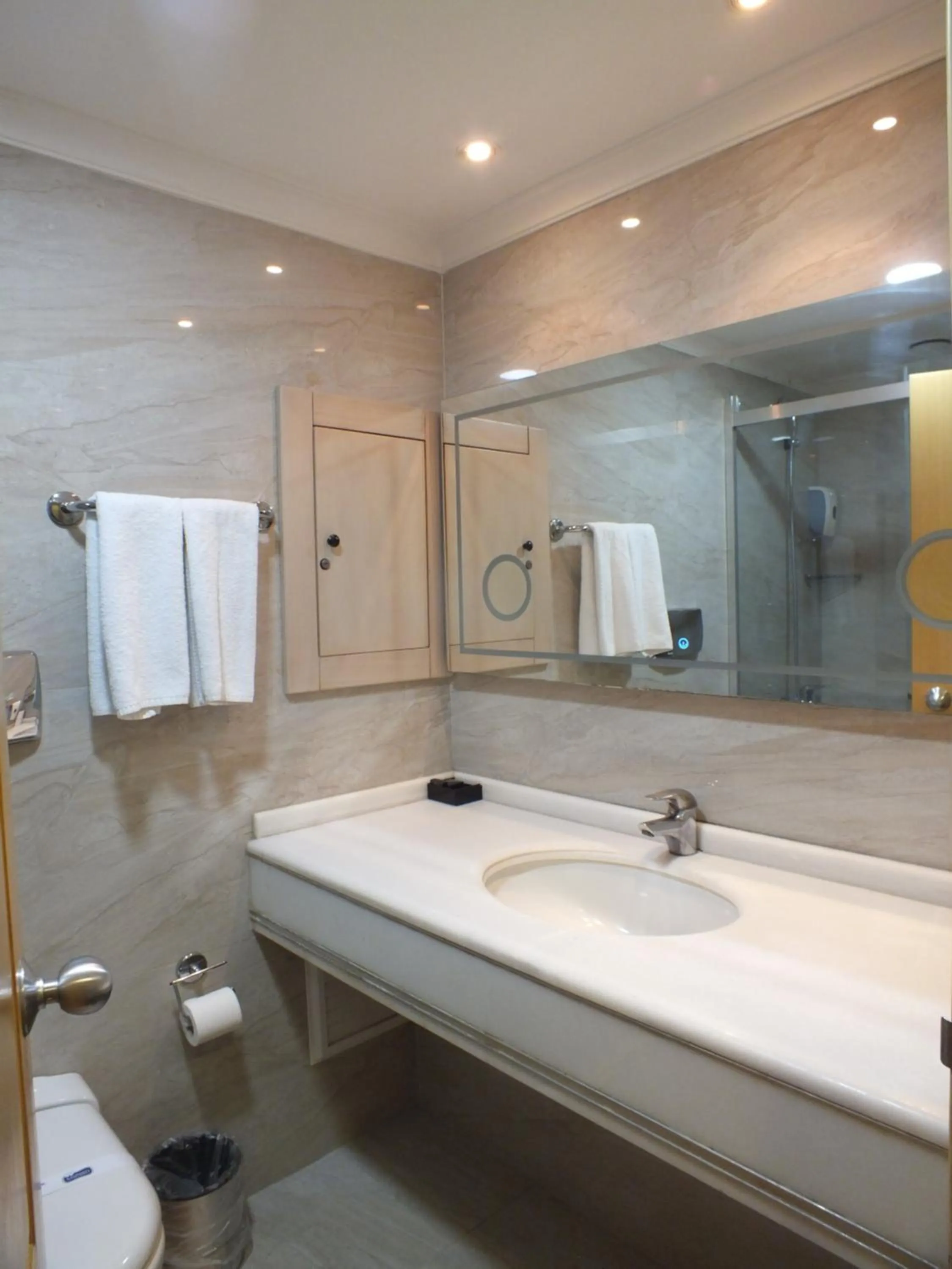 Akar International Hotel