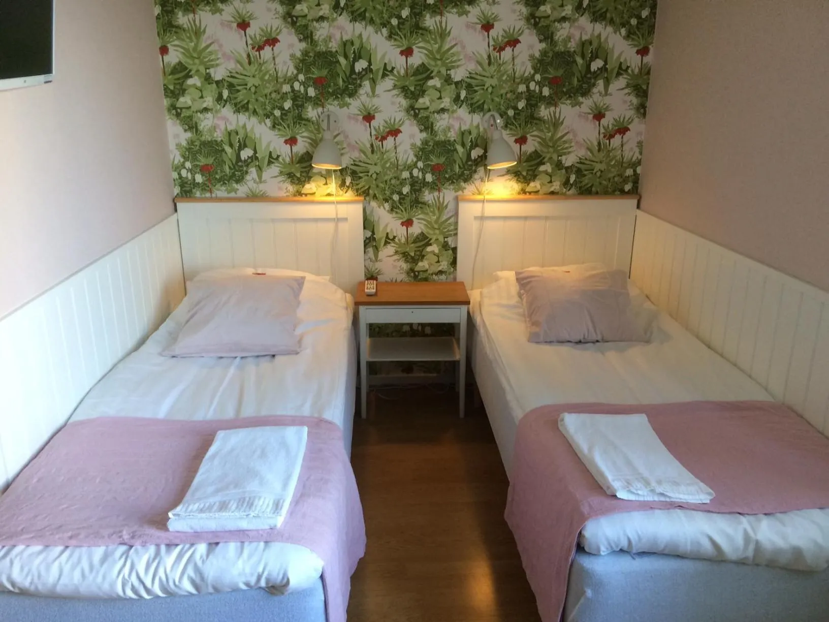 Bed in Hotell Paradis