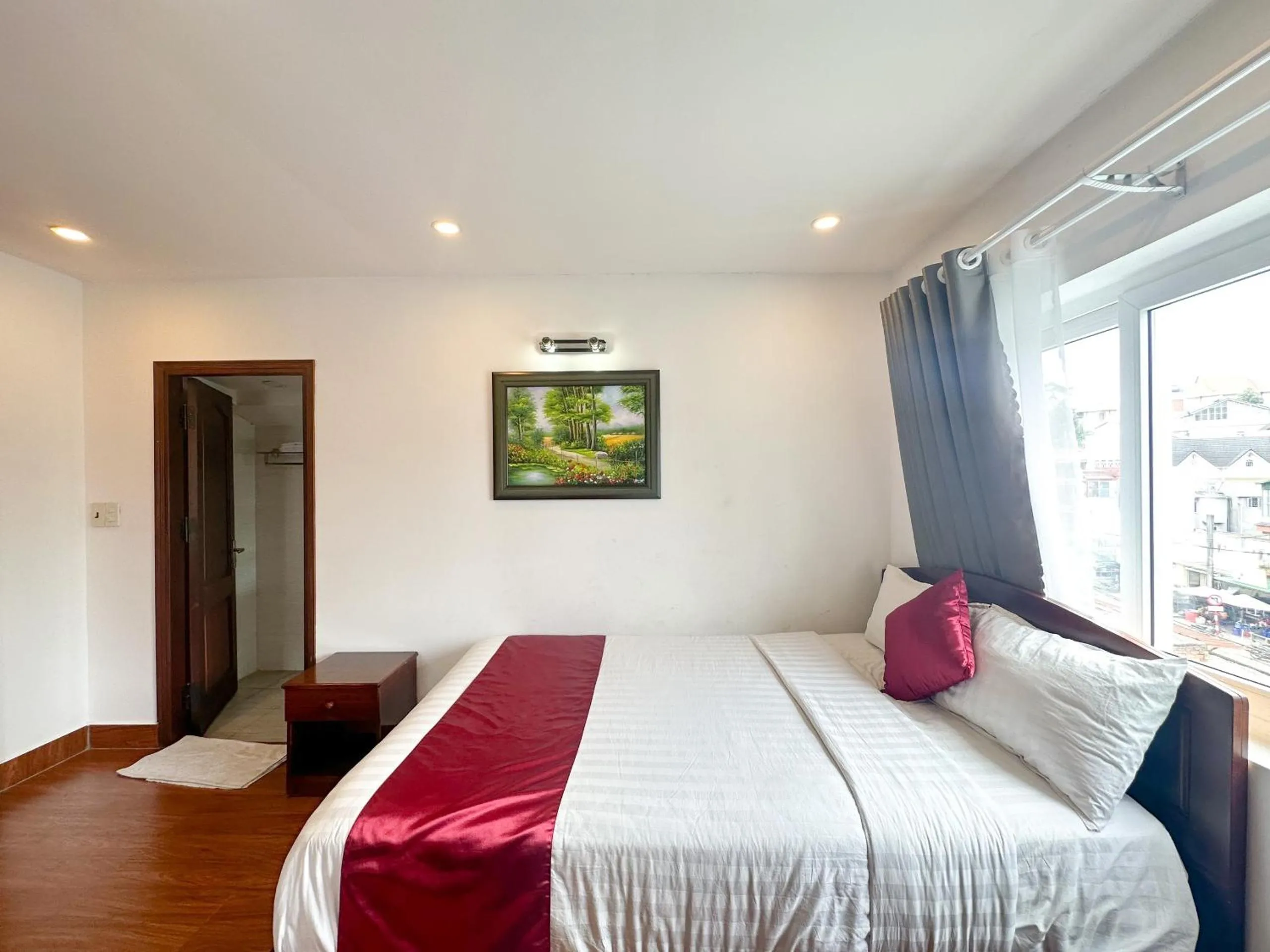 Bedroom, Bed in White Horse Dalat Hotel