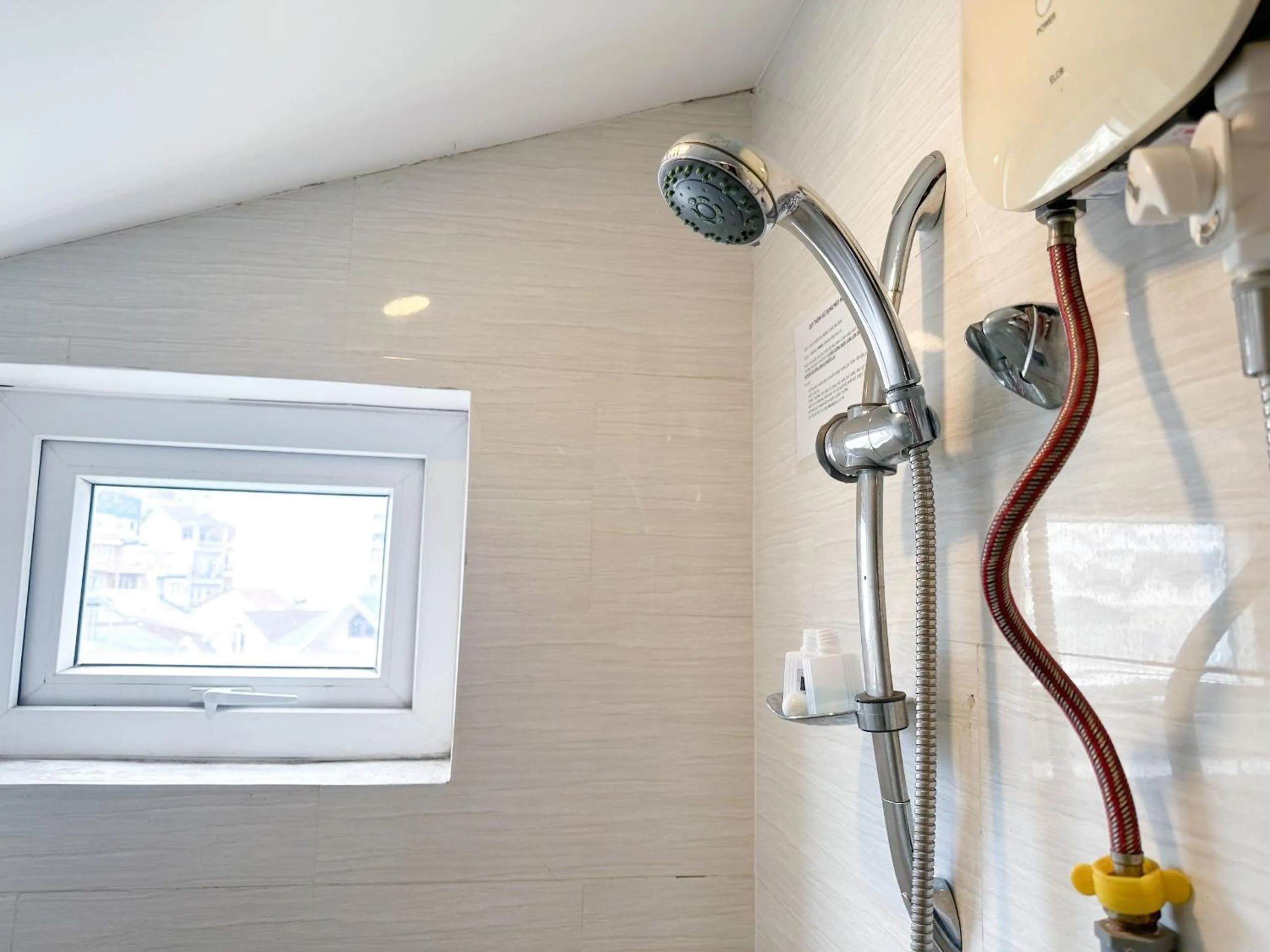 Shower in White Horse Dalat Hotel