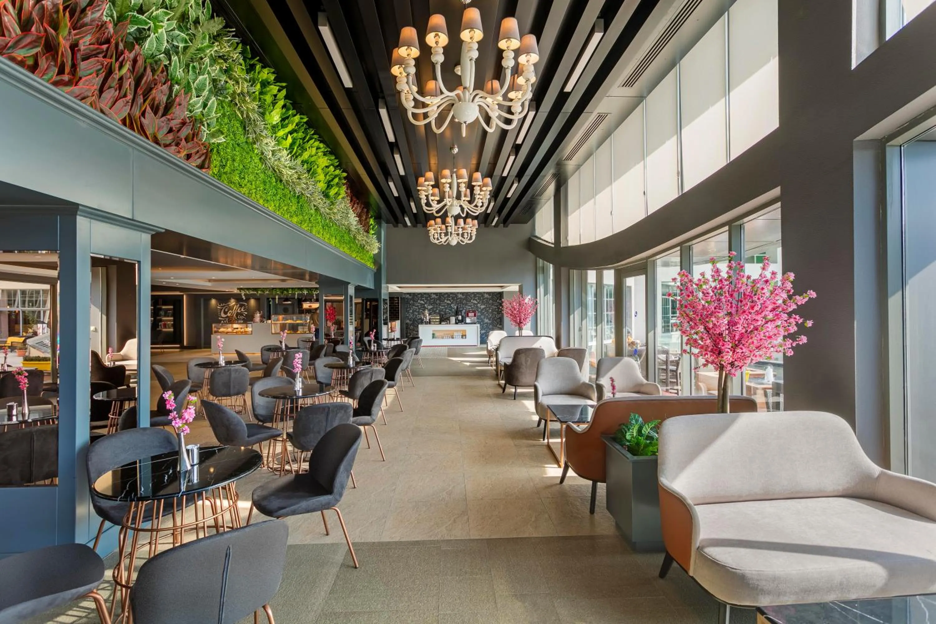 Lounge or bar in Limak Lara Deluxe Hotel & Resort Antalya