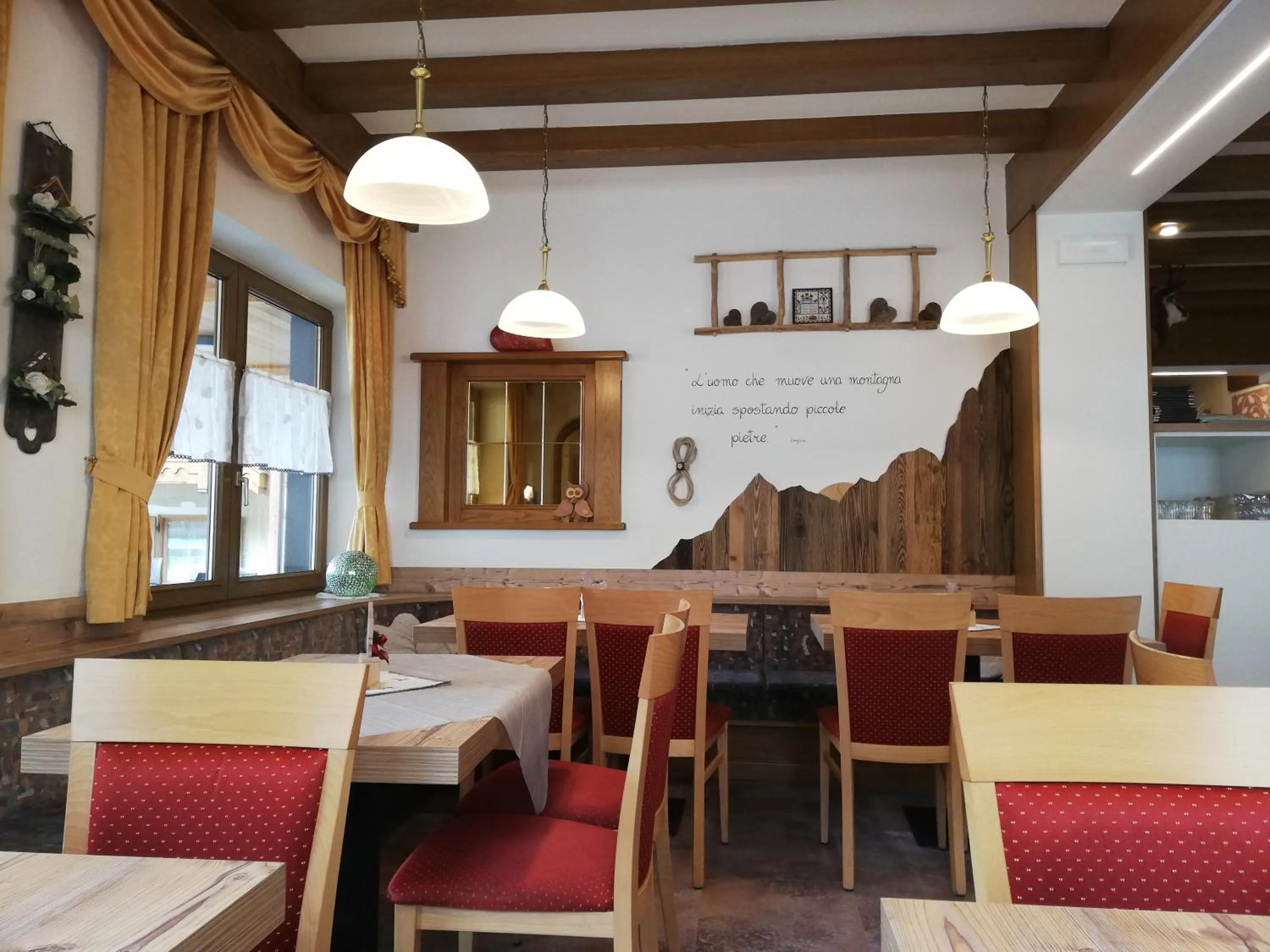 Restaurant/places to eat in Hotel Aida