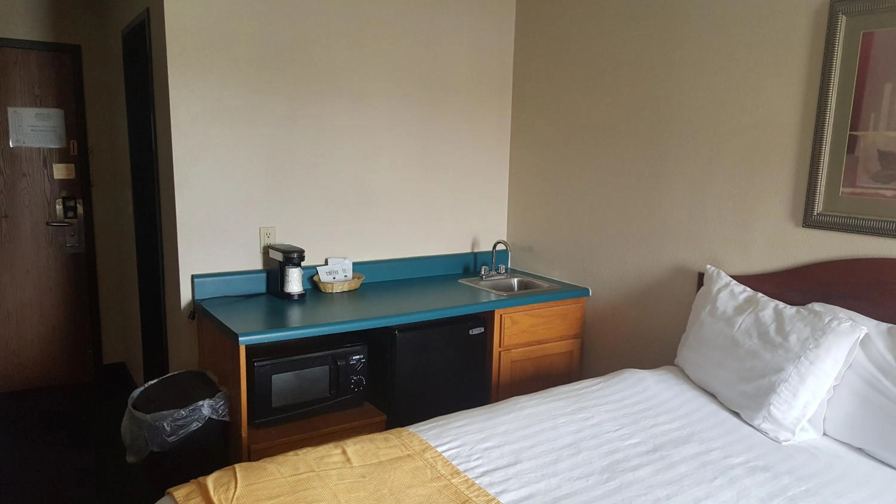 Kitchen or kitchenette in Americas Best Value Inn St. Louis / South