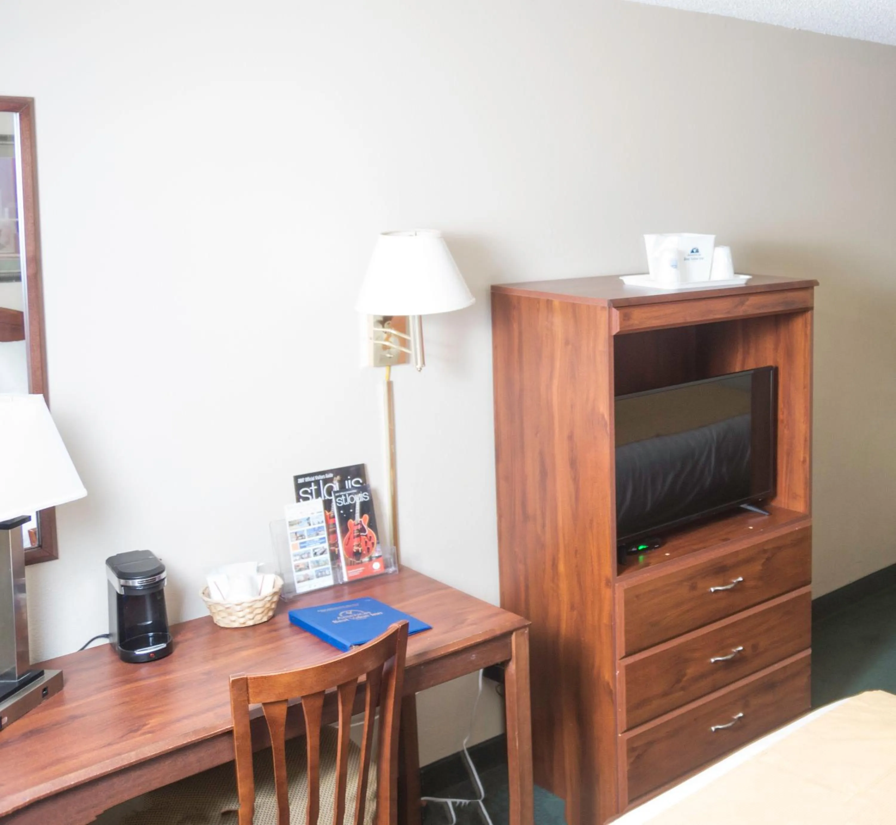 Bedroom in Americas Best Value Inn St. Louis / South