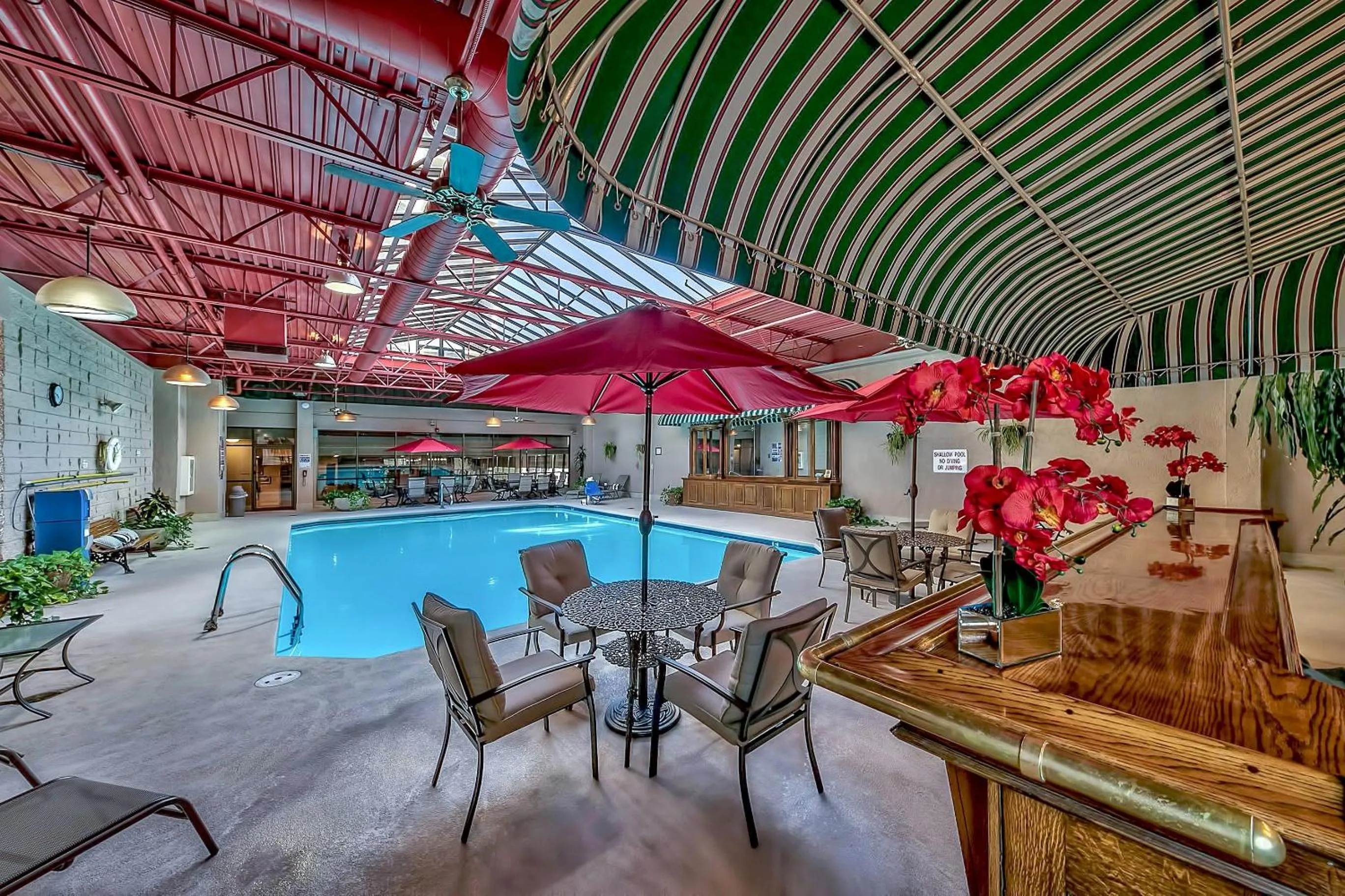 Swimming pool in Plaza Resort Club Reno