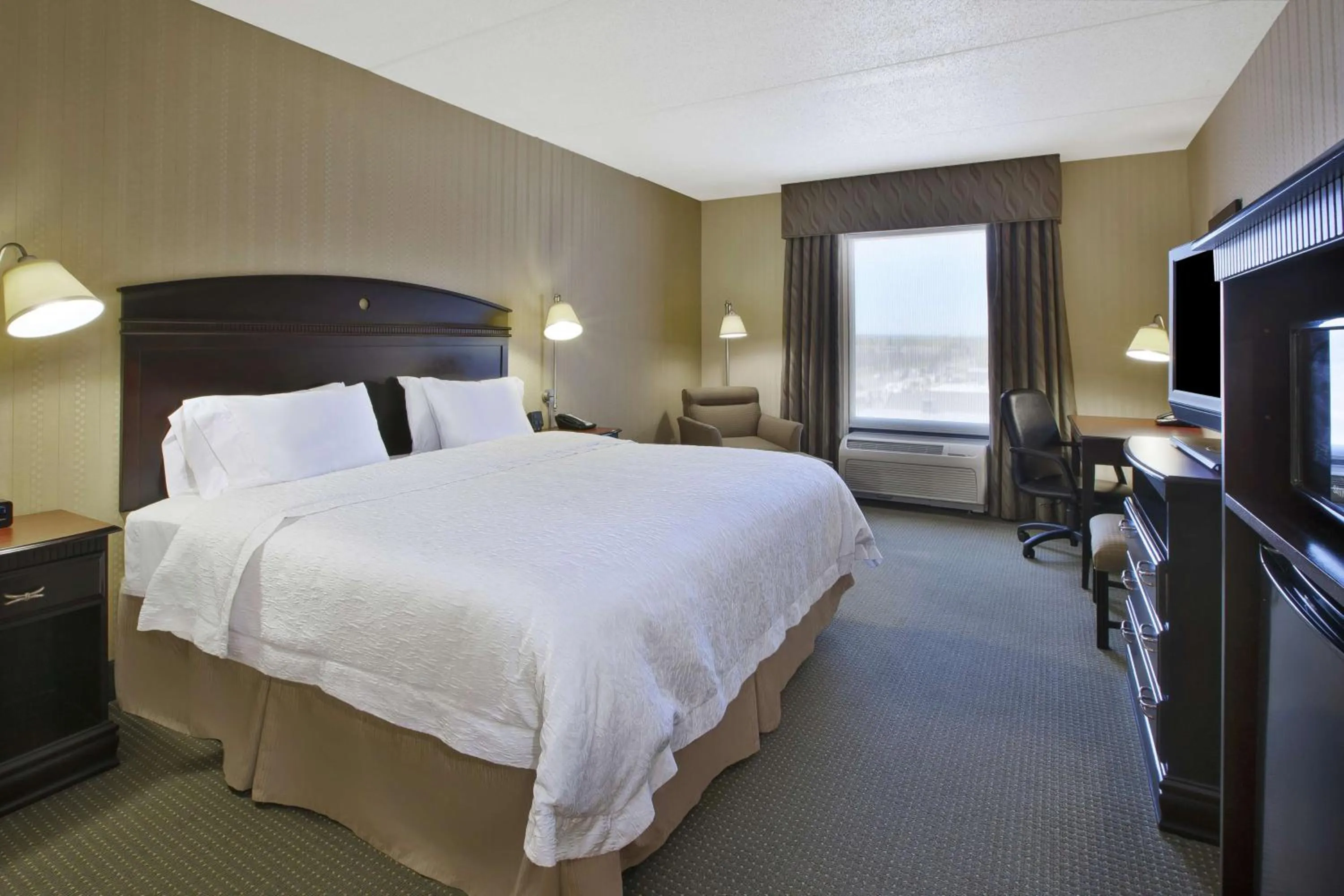 Bedroom, Bed in Hampton Inn & Suites Plattsburgh