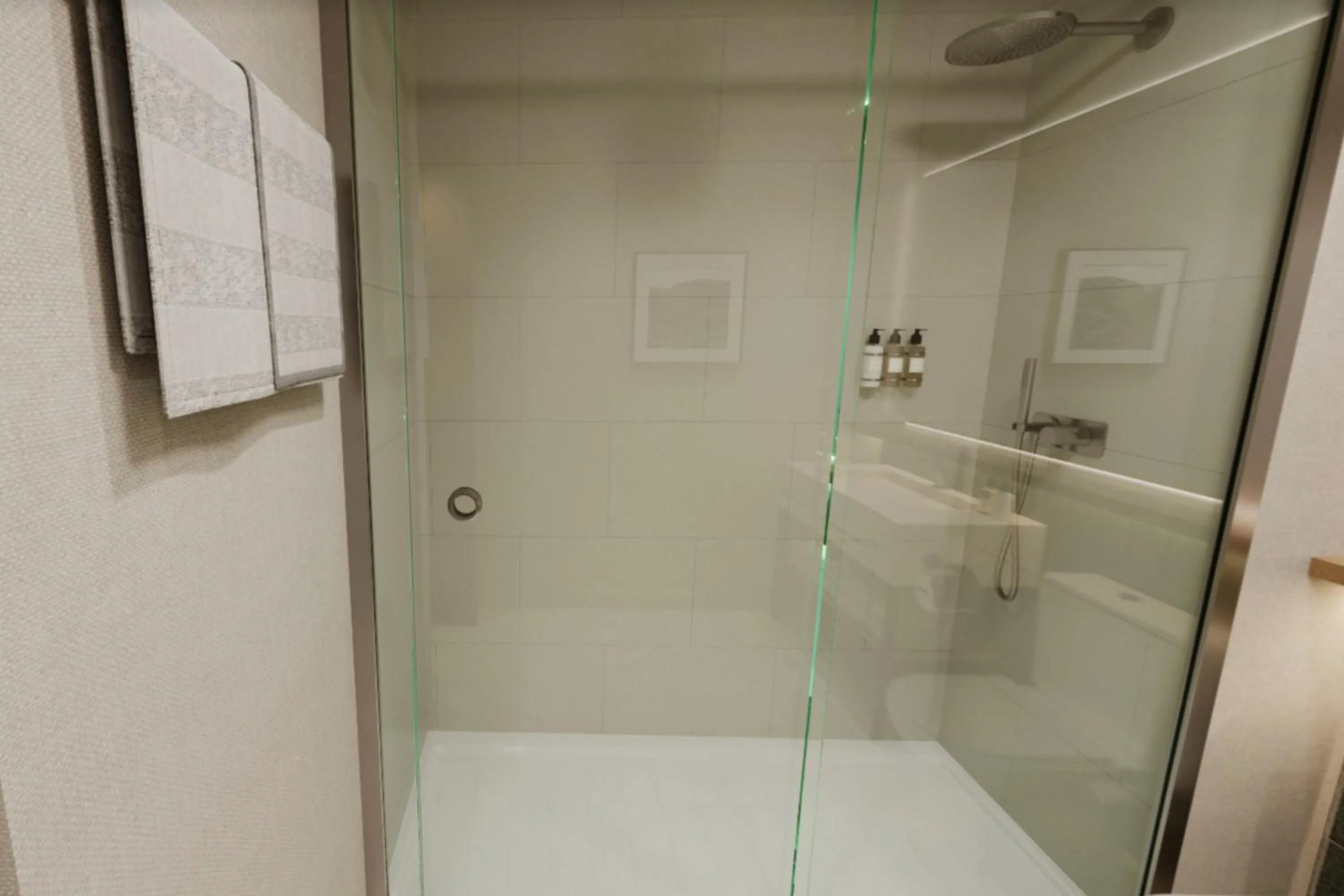 Shower in DoubleTree by Hilton Wilkes-Barre