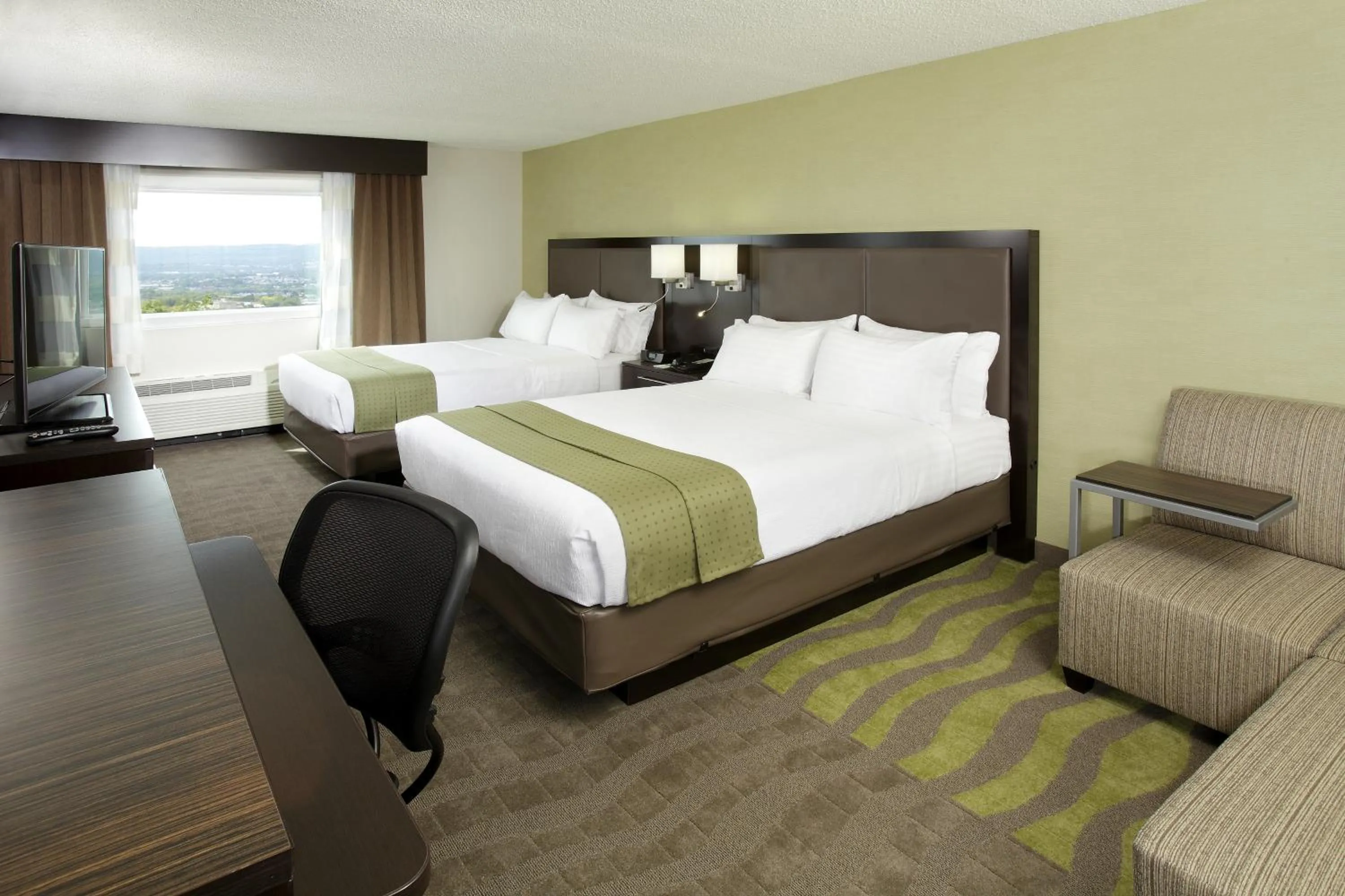 Photo of the whole room, Bed in Holiday Inn Wilkes Barre - East Mountain by IHG